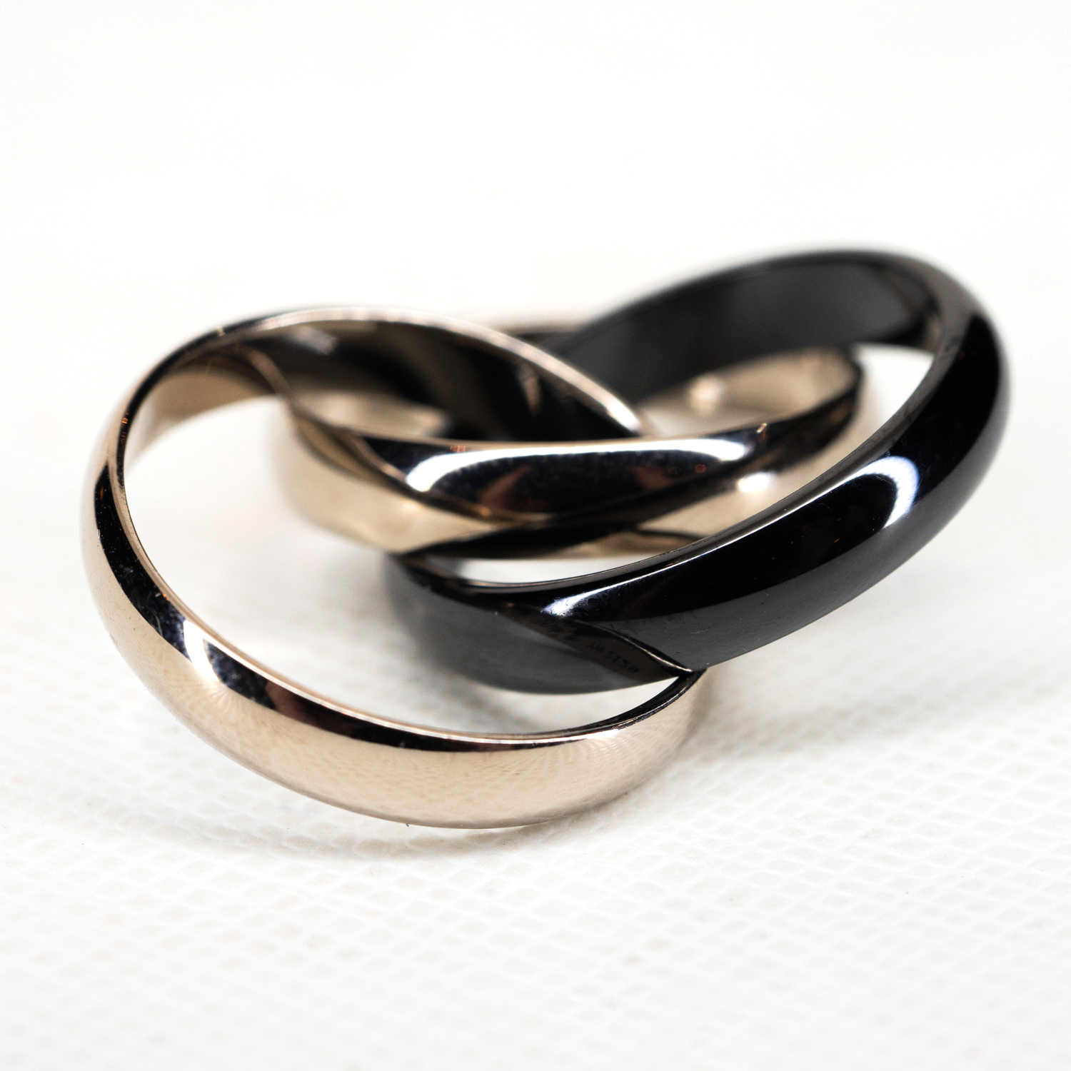 แหวน Cartier Trinity Classic Ceramic ทองคำขาว 18K และ เซลามิก ไซส์46# +กล่องและการ์ด (Used)