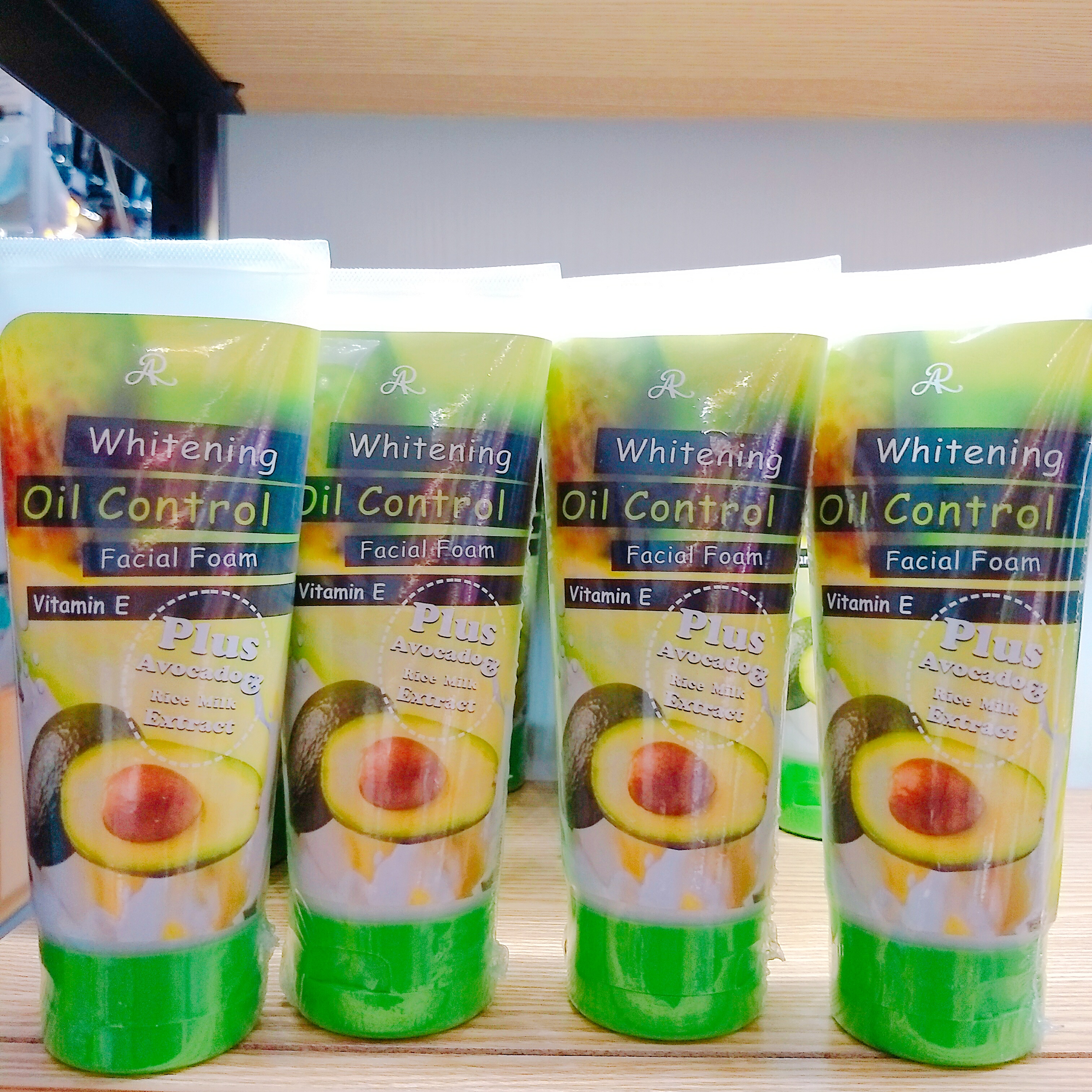 whitening oil control facial foam เอ อาร์ ไวท์เทนนิ่ง แอนด์ ออยล์ คอนโทรล โฟม