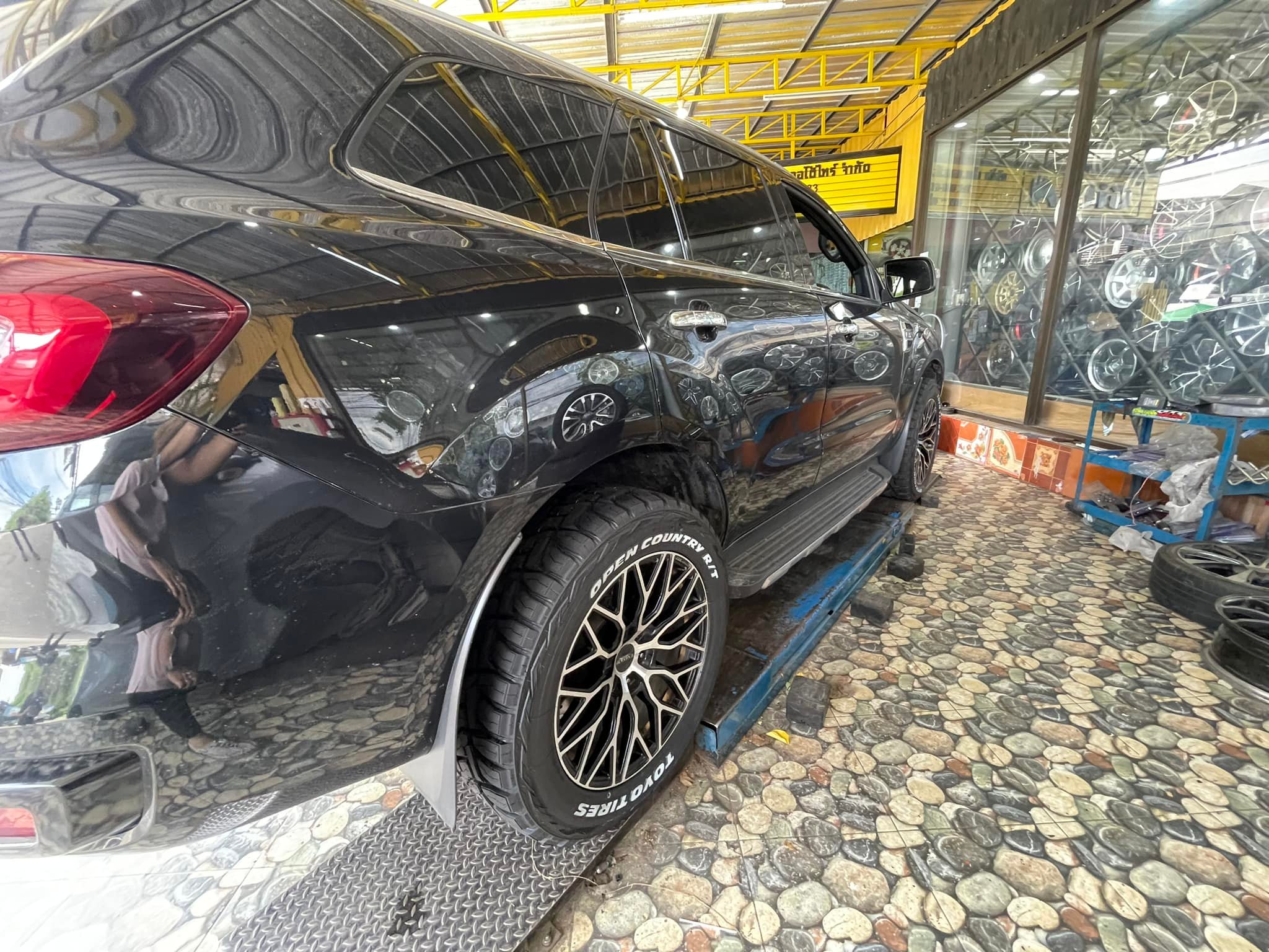 TOYO TIRES R/T 275/55R20