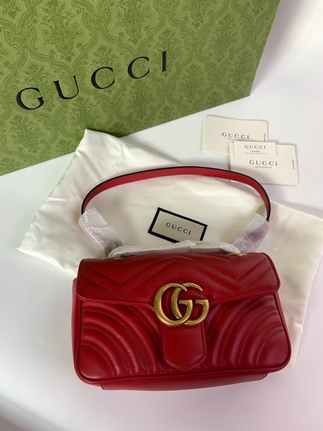 กระเป๋าGucci GG Marmont matelassé mini bag (22)