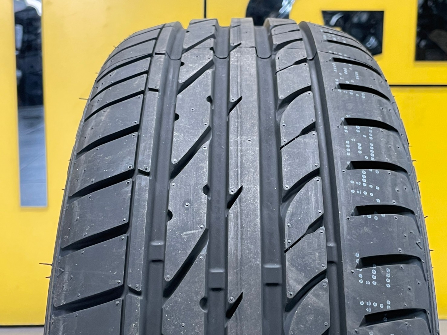 ยางแก้มเตี้ย 195/45R15 Sailun Atrezzo ZSR ยางใหม่ปี2023