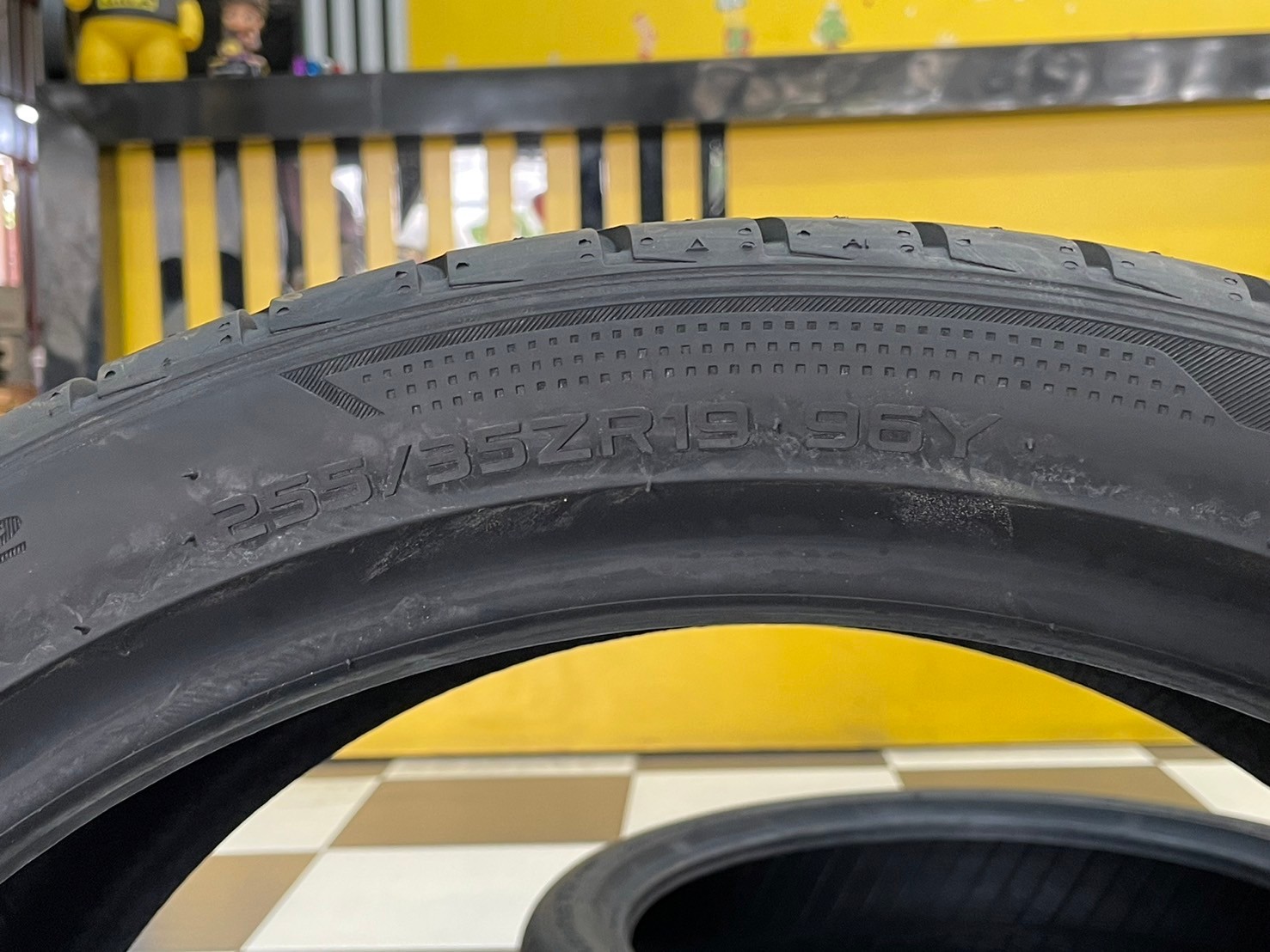 ยางHANKOOK รุ่น VENTUS V12 *evo 2 255/35R19 ยางใหม่ปี2024