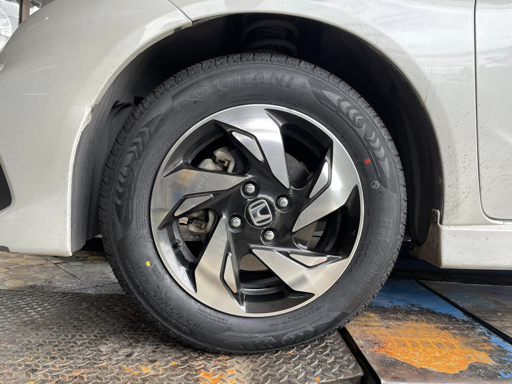 เปลี่ยนยาง 🚘 #HONDA_MOBILIO🛞 #OTANI #EK2000 185/65R15