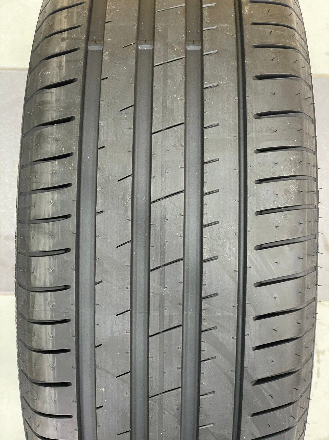 Apollo 245/50R18 Aspire4G ยางใหม่ปี2023