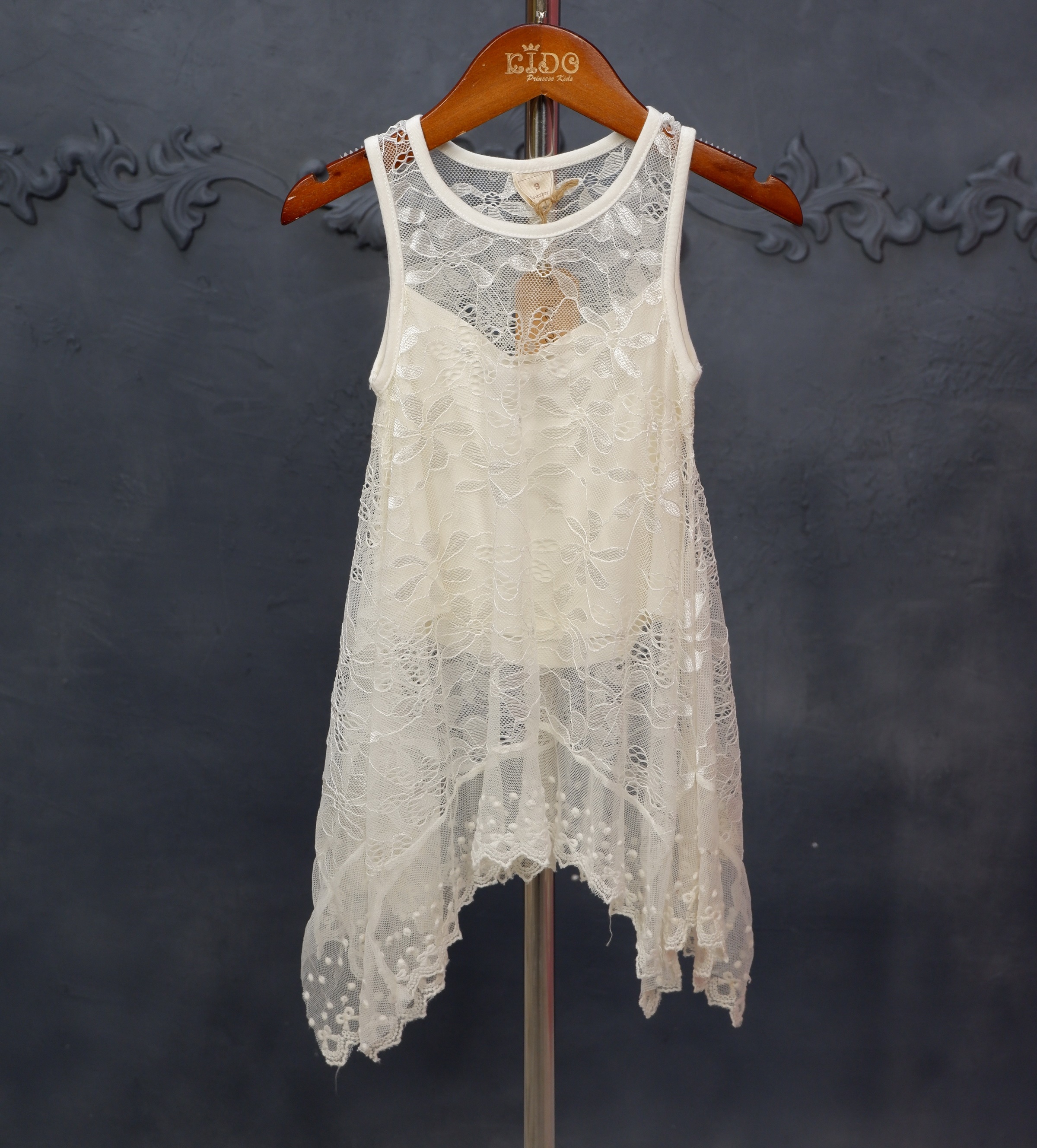 เสื้อเด็ก*มีหน้าร้าน ตรงปก พร้อมส่ง*18290 สีออฟไวท์ ผ้าลูกไม้ ทรงชายเว้า น่ารัก