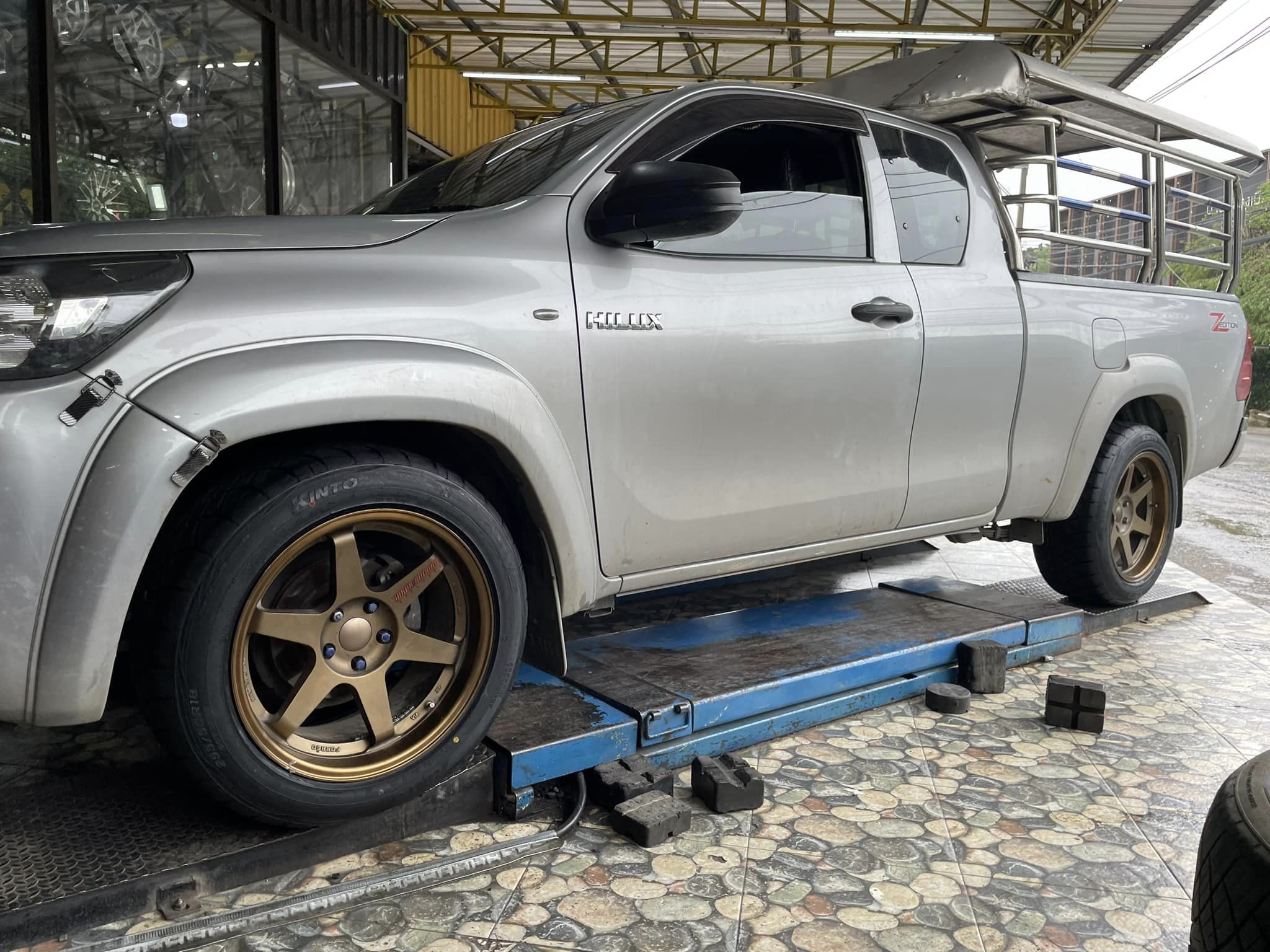 TOYOTA_REVO เปลี่ยนยาง #KINTO_V-36_255/50R18