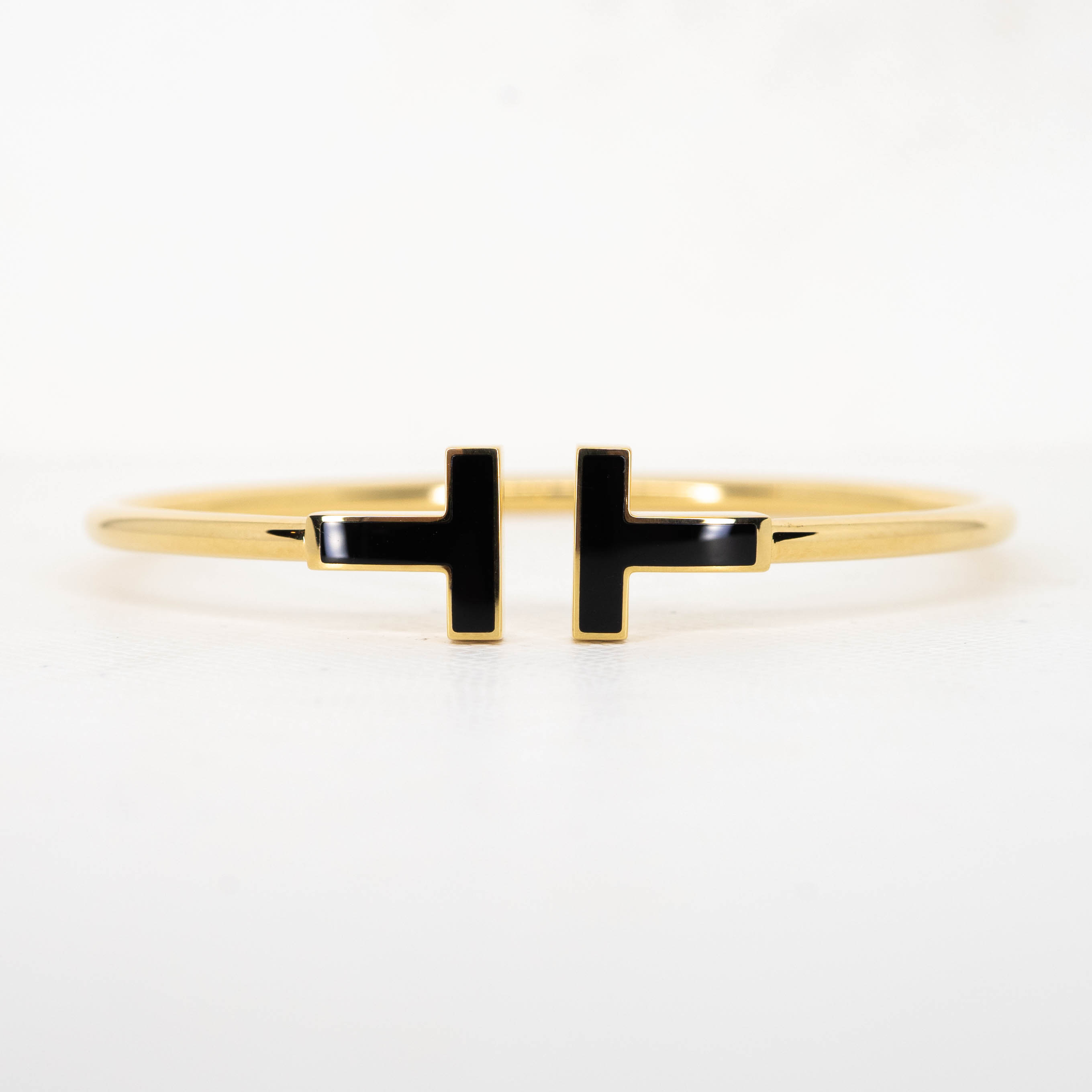กำไล Tiffany & Co. Tiffany T Wire Bracelet with Black Onyx SM ทองคำ18K ไซส์s (Used) +กล่อง