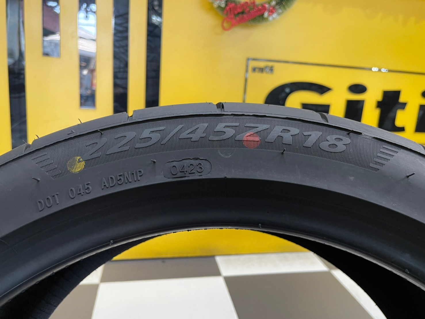 225/45R18 KINTO FORZA 001 Treadwear 280 ยางใหม่ปี2023