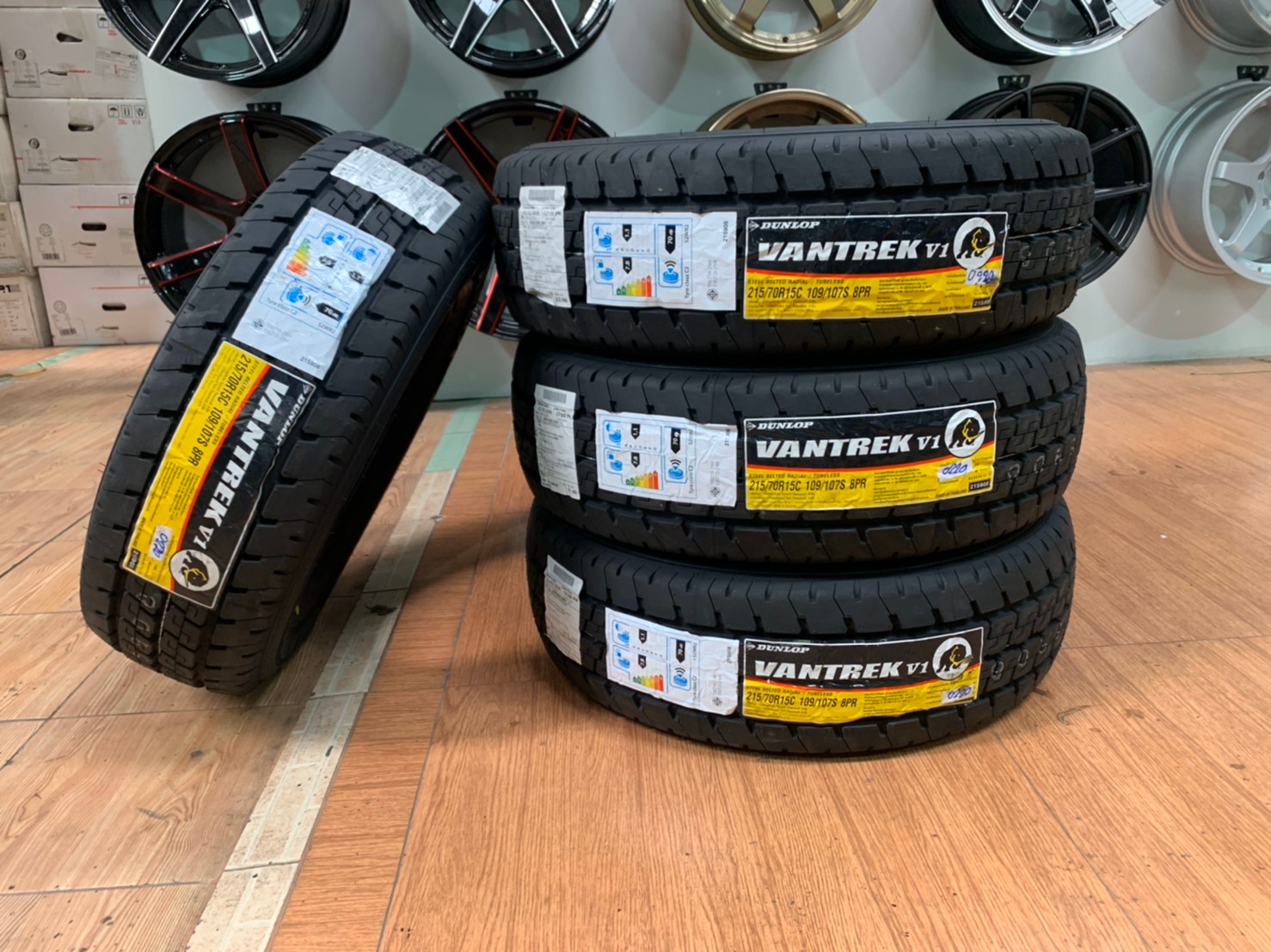 ยางใหม่ปี2020 Dunlop Vantrak v1 215/70R15 ยางกระบะบรรทุกคุณภาพดี