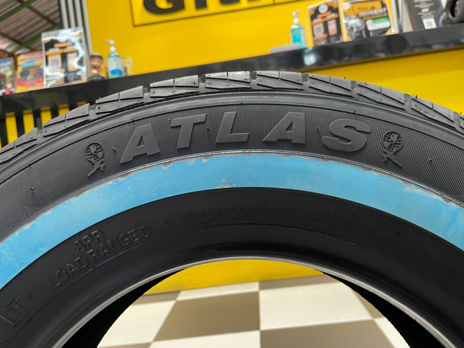 ยางขอบขาวแท้Atlas R772 215/70R15 ยางใหม่ปี2022