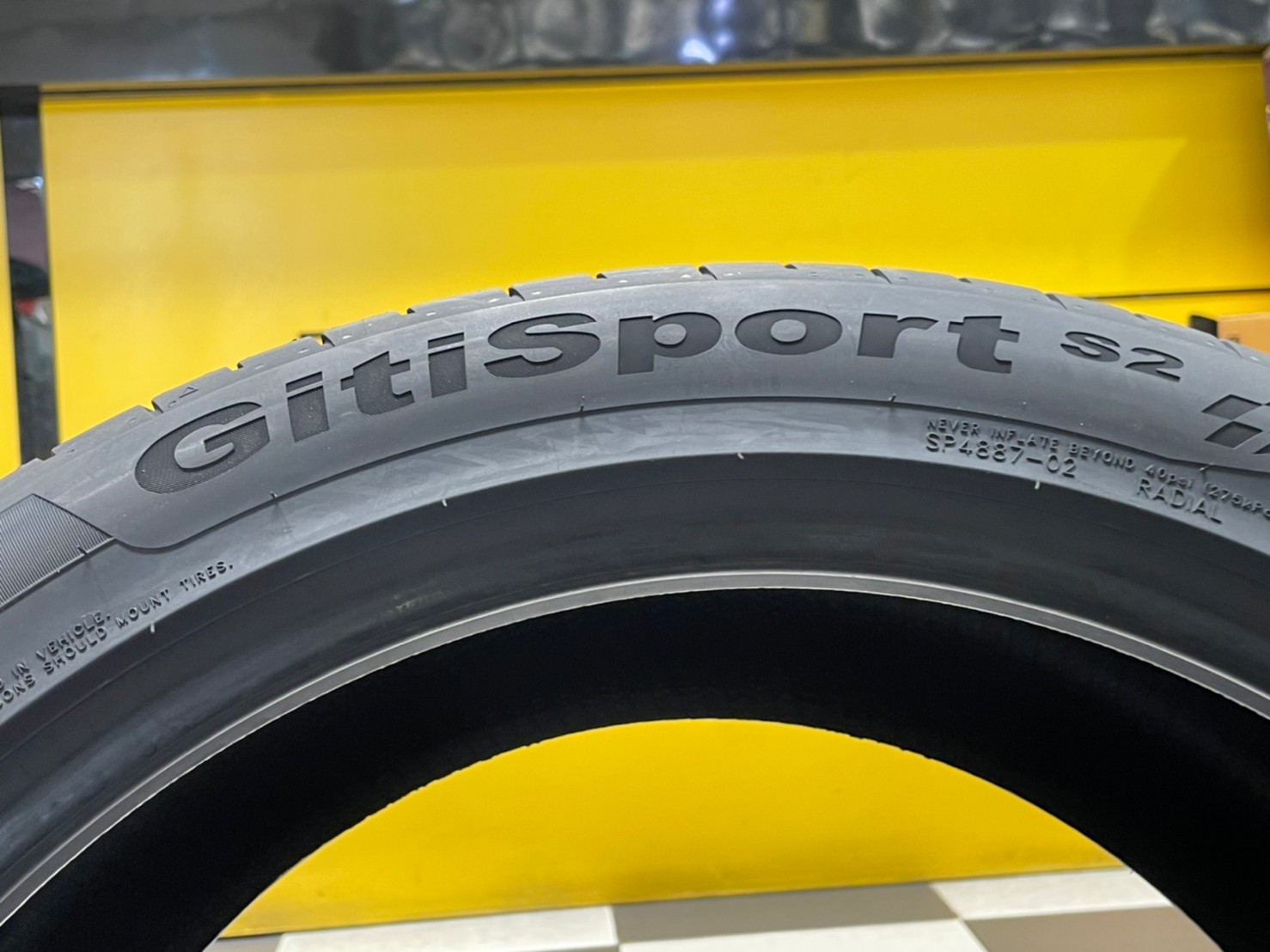 GITI SportS2 255/40R19 ยางใหม่ปี2022 ราคาโปรโมชั่นพิเศษ พร้อมติดตั้งฟรี