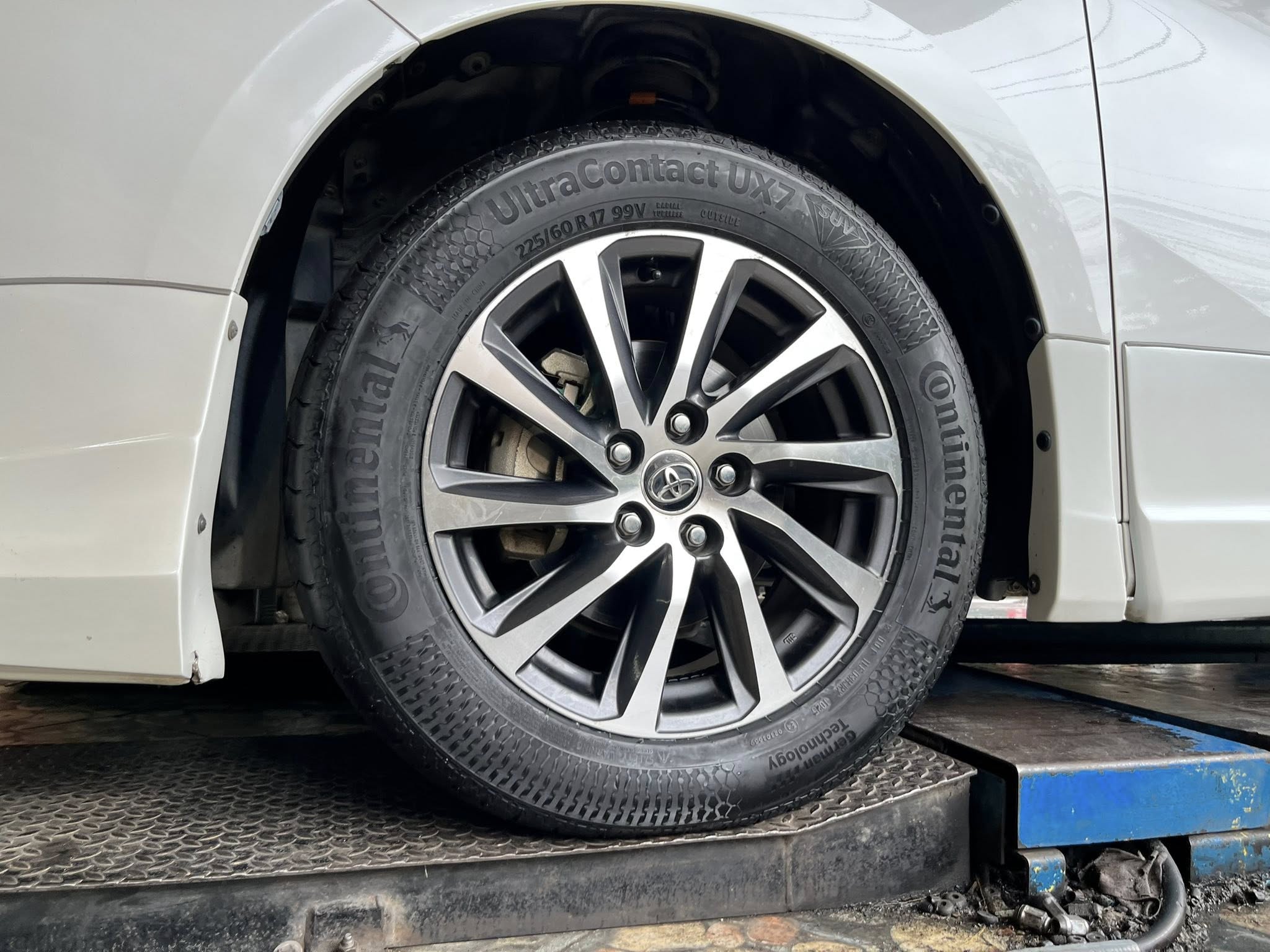 TOYOTA #ALPHARD🚘เปลี่ยนยาง 🛞🐘#CONTINENTAL #ULTRACONTACT #UX7 225/60R17