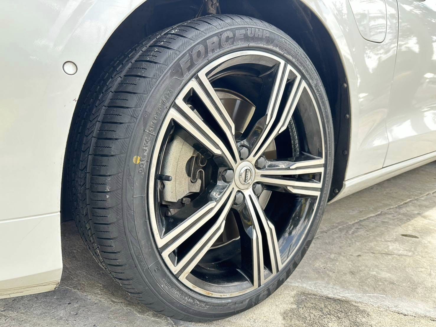 🚘 #VOLVO_V60 เปลี่ยนยาง #ATLAS_FORCE UHP_235/40R19