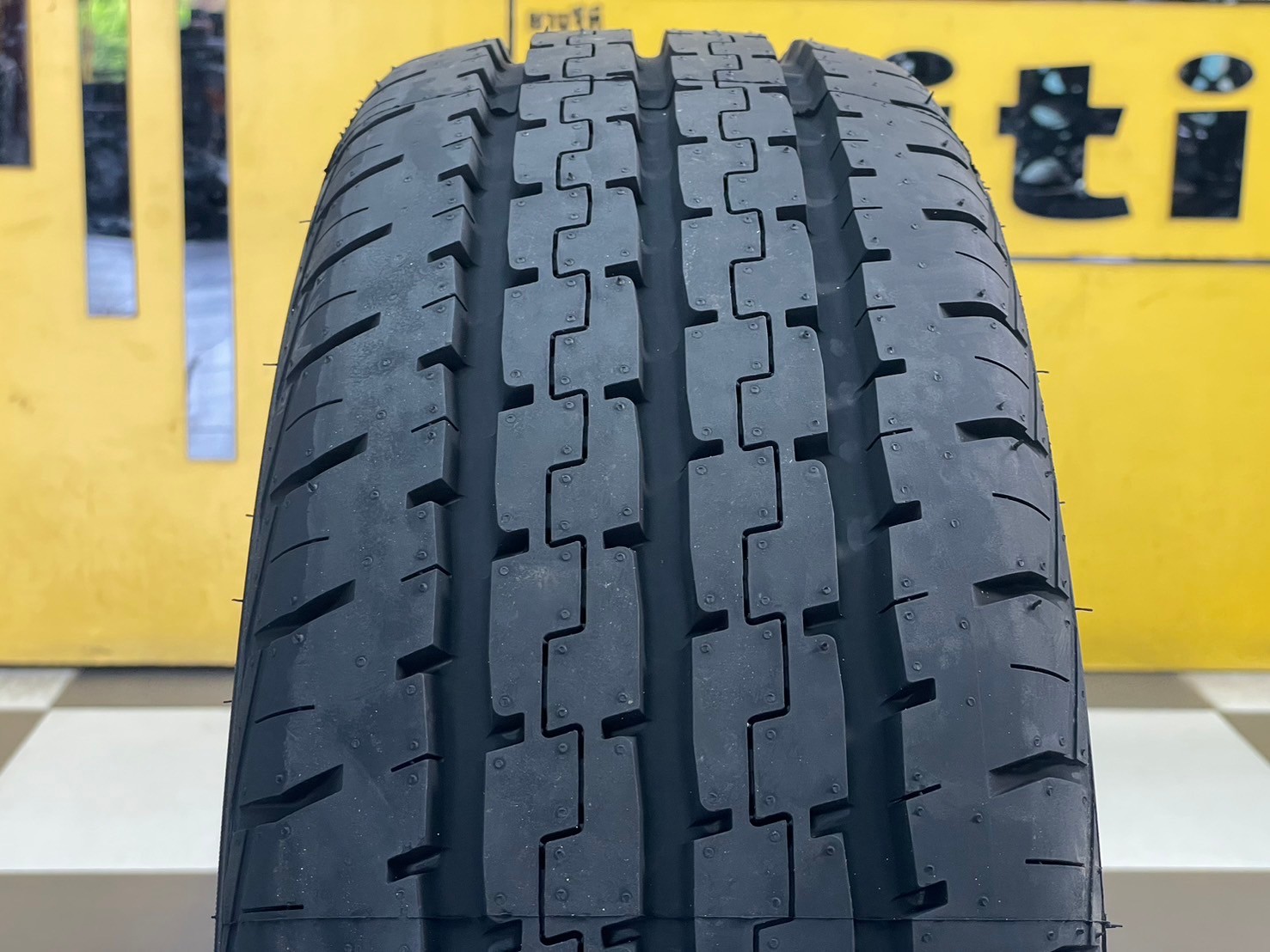 ยางขอบขาวแท้ ATLAS Tires 215/70R15