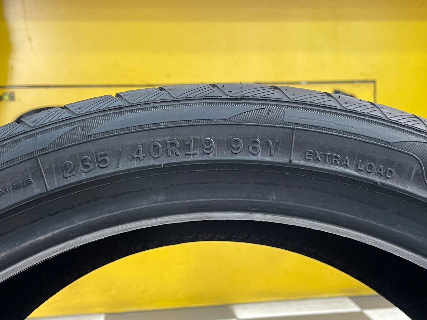 ยางใหม่ ATLAS UHP 245/40R20 ยางใหม่ปี2024