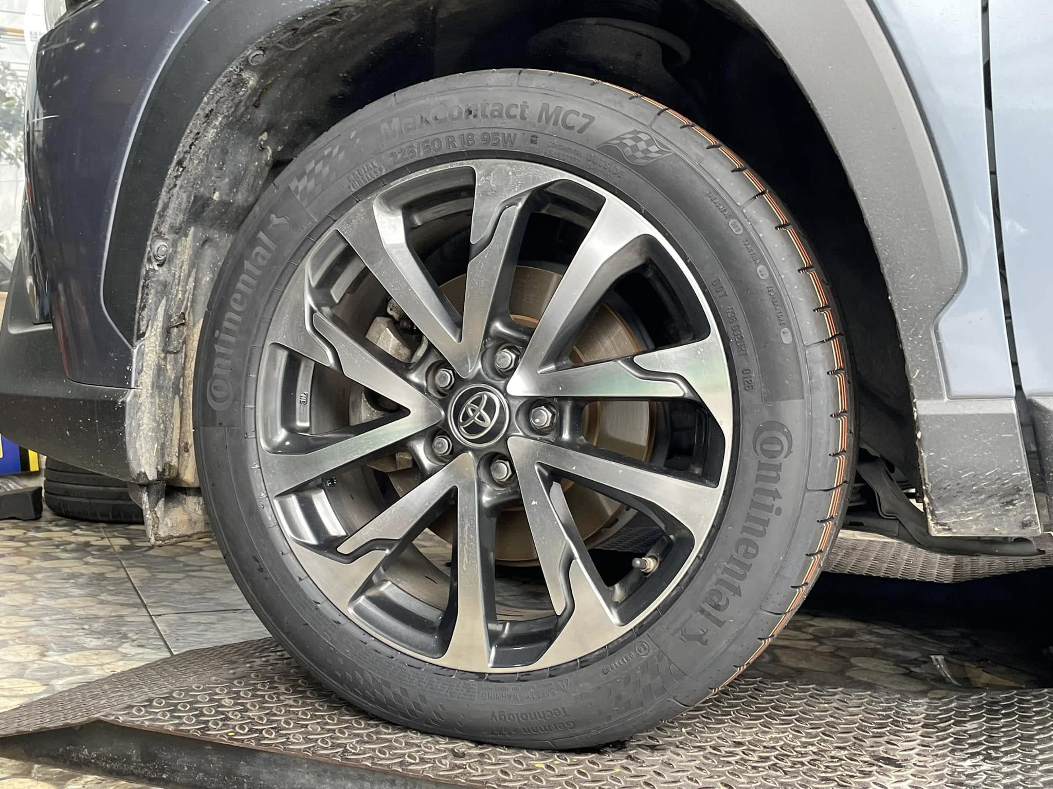🛞❤️ #TOYOTA_CorollaCross 🚘เปลี่ยนยาง 🐘#Continental #MaxContactMC7 225/50R18