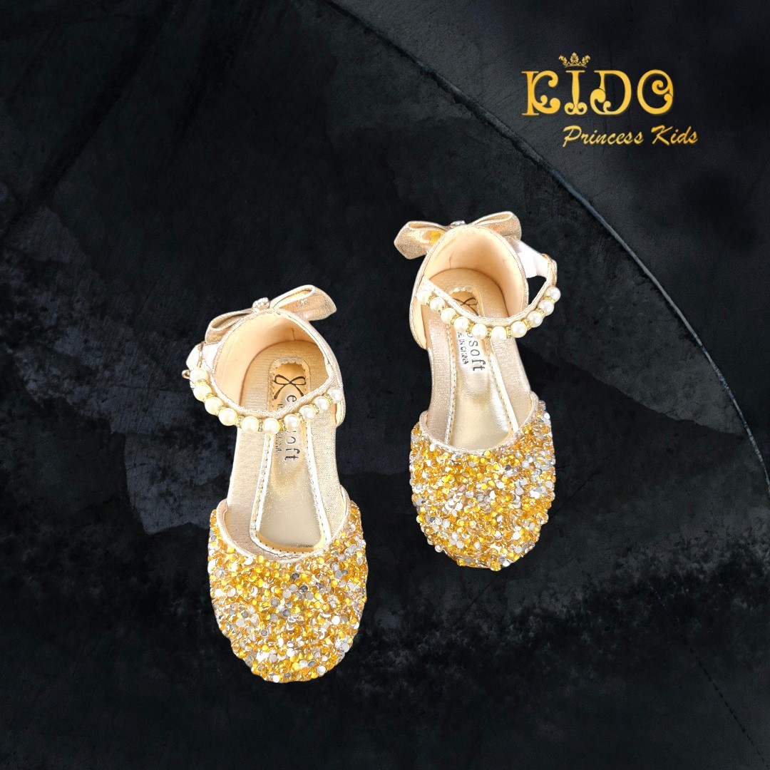 รองเท้าเด็ก(หน้าร้านอยู่รัชดา ลองได้)H032 สีทอง เกล็ดเพชรระยิบระยับ ติดโบว์ด้างหลังสุดเก๋ ประดับด้วยมุกตรงสายรัดรองเท้า