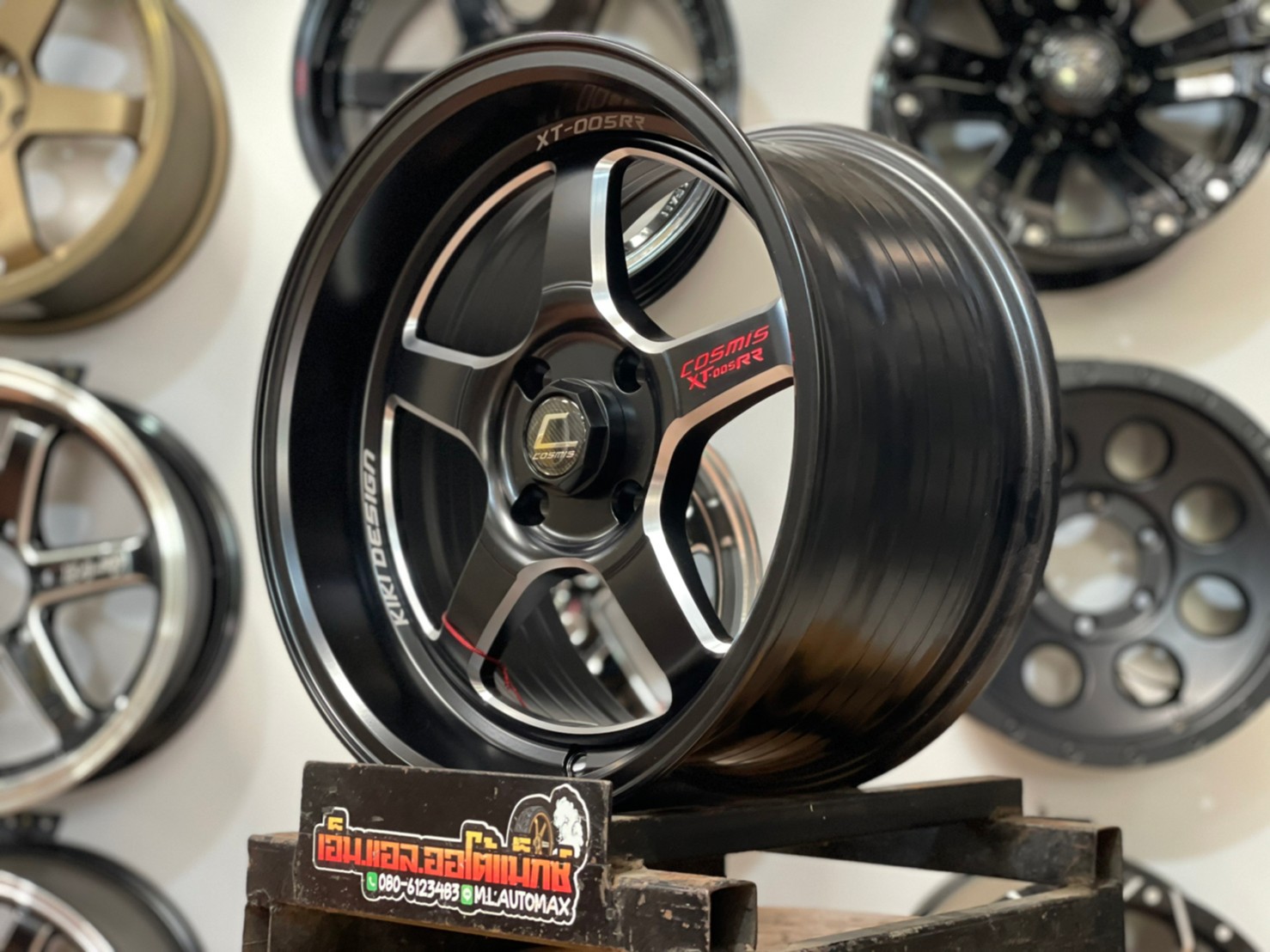 ล้อแม็กซ์ใหม่COSMIS XT005RR ขอบ15กว้าง8 4รู100 ออฟ25 สีดำCNC ข้างก้าน ตัวหนังสือก้านสีแดงCUSTOM