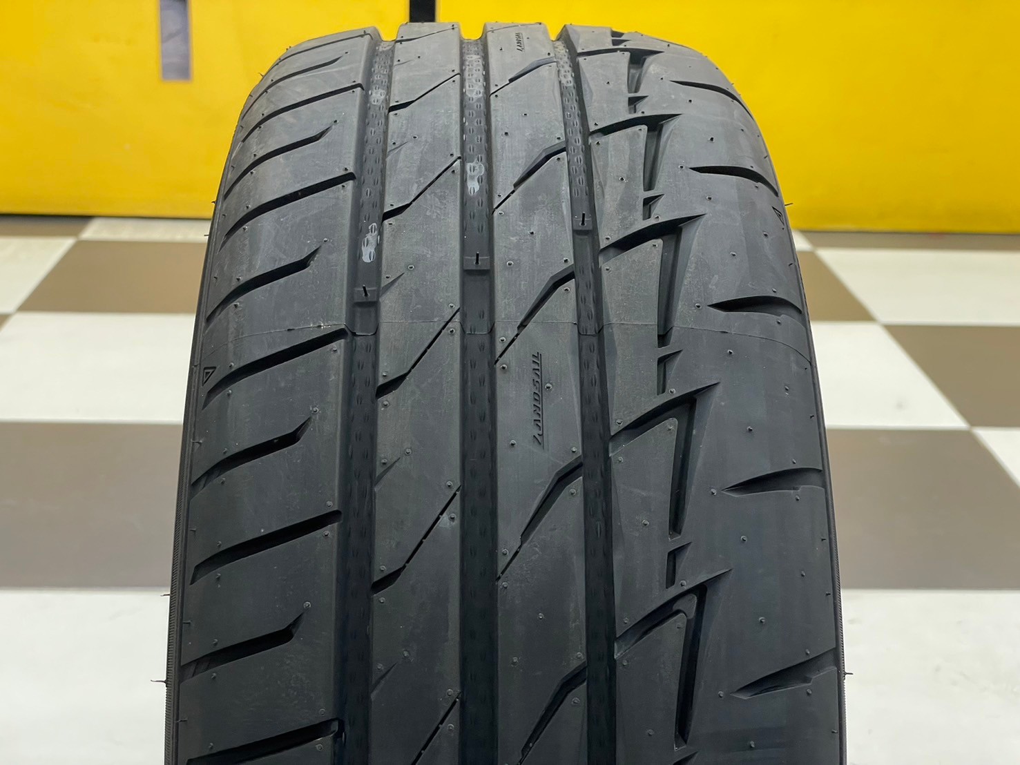 ยางลายซิ่ง Landsail RS009 205/50R15 ยางMade in Thailand รับประกันนุ่มหนึบ สเปคพิเศษ สำหรับล้อกว้าง ยางใหม่ปี2024