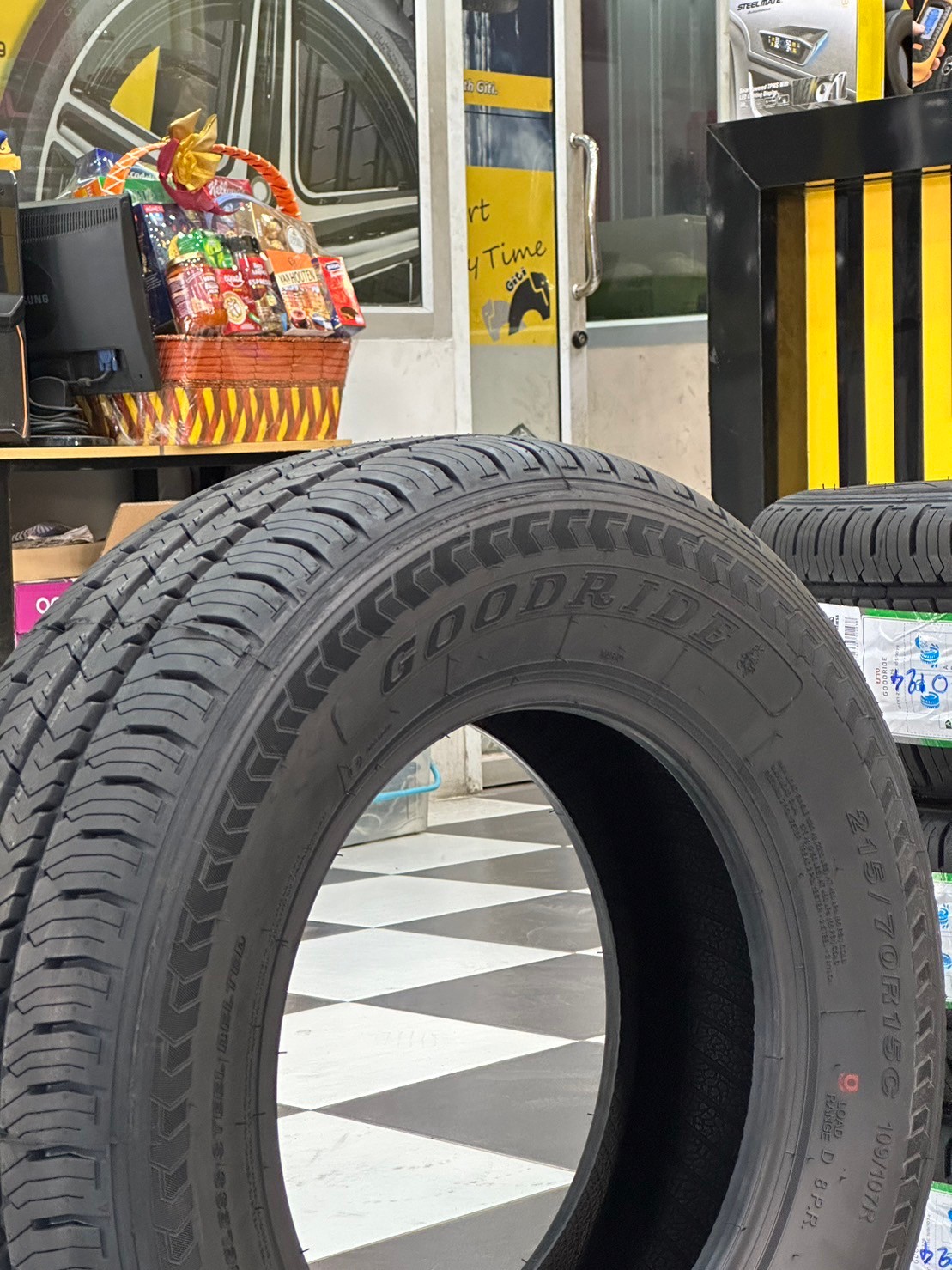 🔥🔥🔥ราคาโปรโมชั่น🔥🔥🔥 ยางใหม่ GOODRIDE SC326 215/70R15C ยางใหม่ปี2024