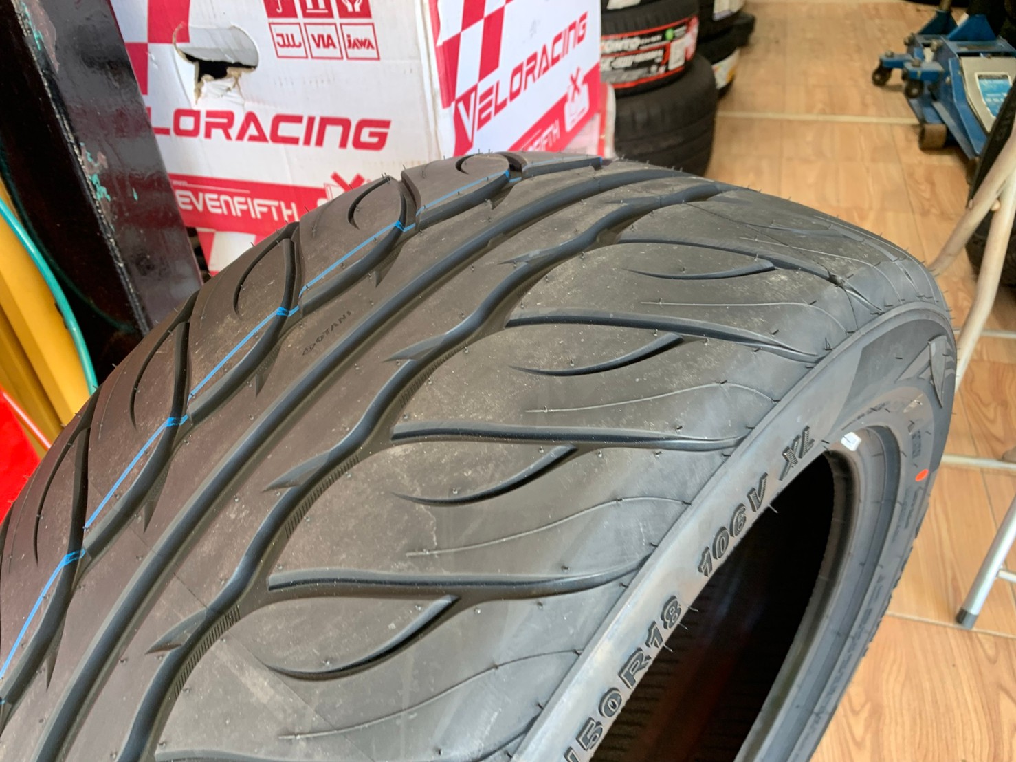 โดนใจสายซิ่ง ยางลายใหม่ นุ่มหนึบ OTANI BM2000 255/50R18 ราคาพิเศษพร้อมติดตั้งฟรี สนใจสอบถามเพิ่มเติมได้ค่ะ