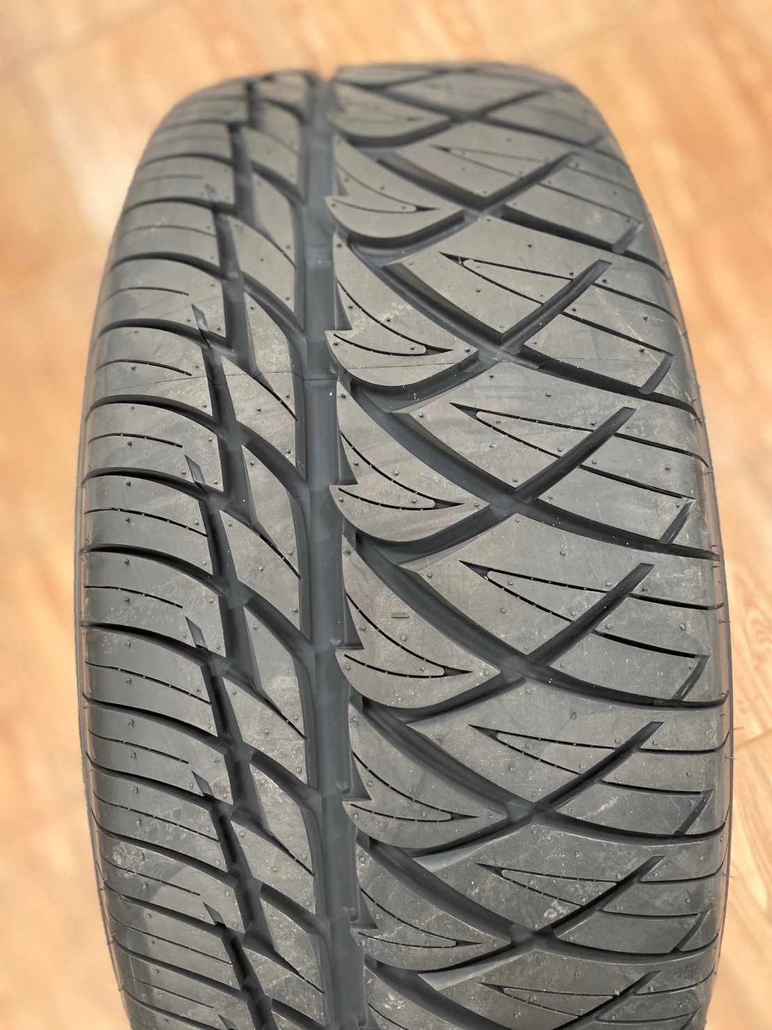 NITTO NT420SD 255/50R18 ยางลายซิ่ง สปอร์ต สมรรถนะสูง ยางใหม่ปี2020