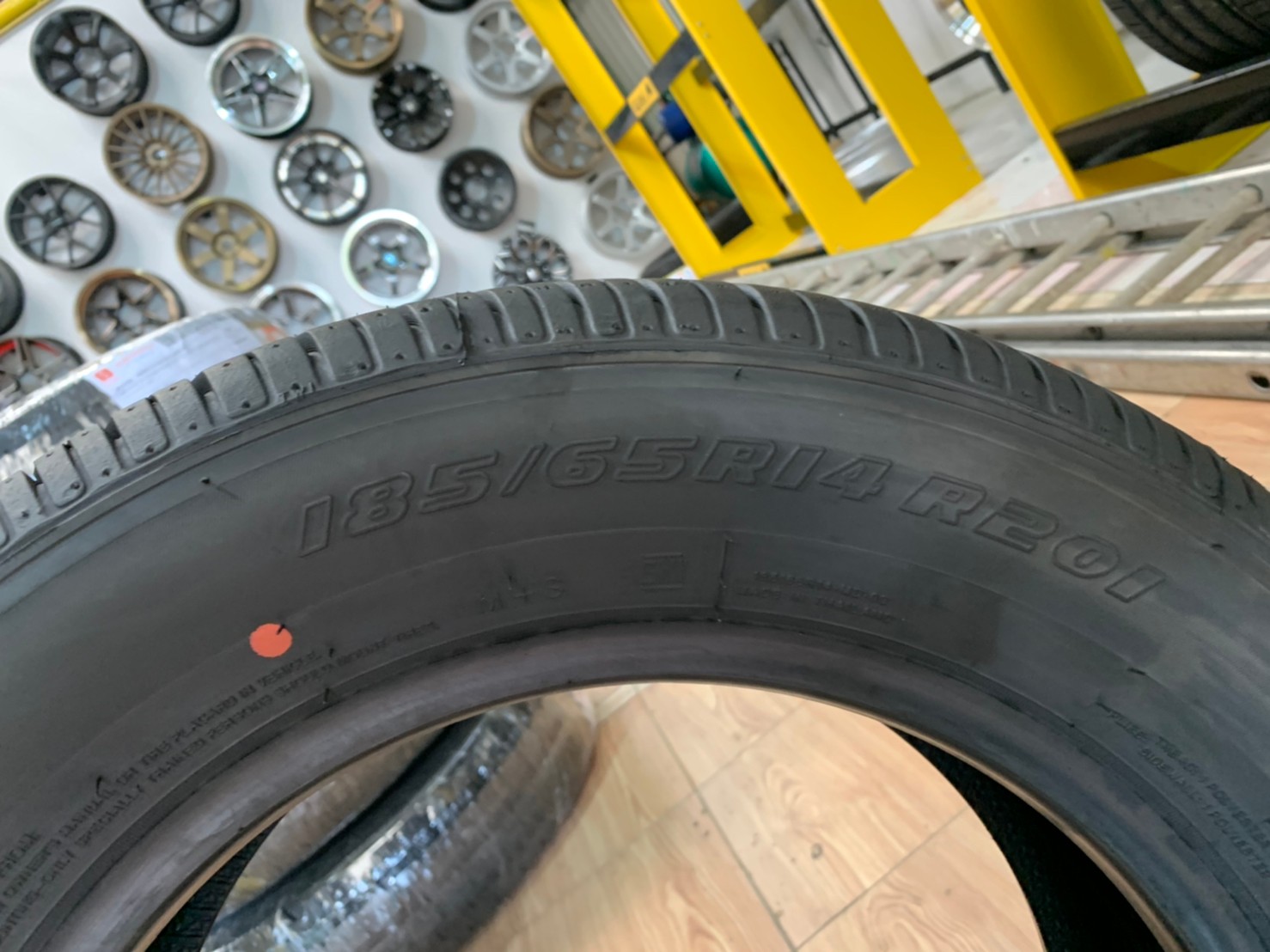 185/65R14 Deestone NakaraR201 ยางใหม่ปี2021 ยางลายสปอร์ต ยางไทยคุณภาพดี