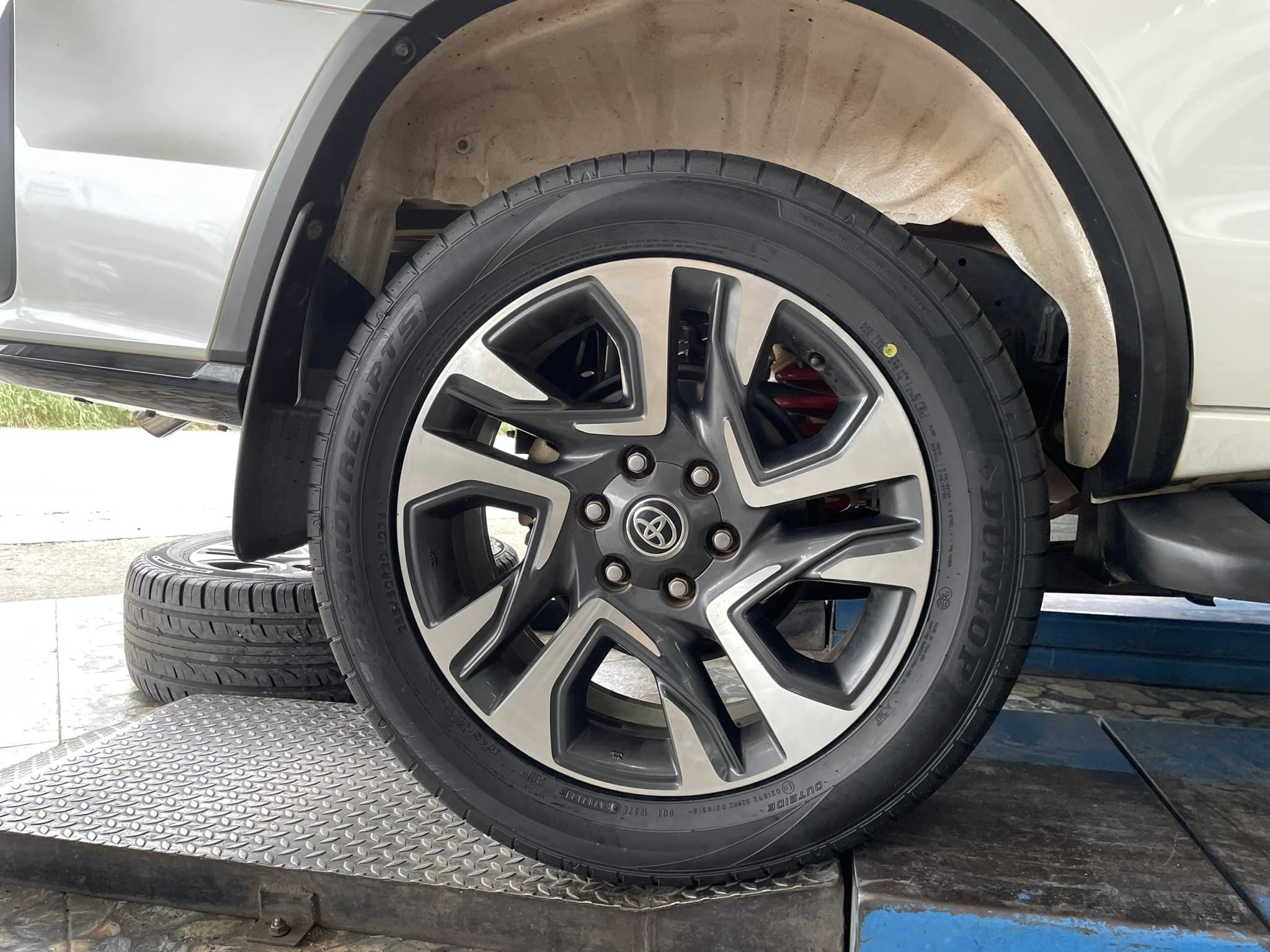 TOYOTA_FORTUNER เปลี่ยนยาง #Dunlop_GrandterkPT5 265/50R20