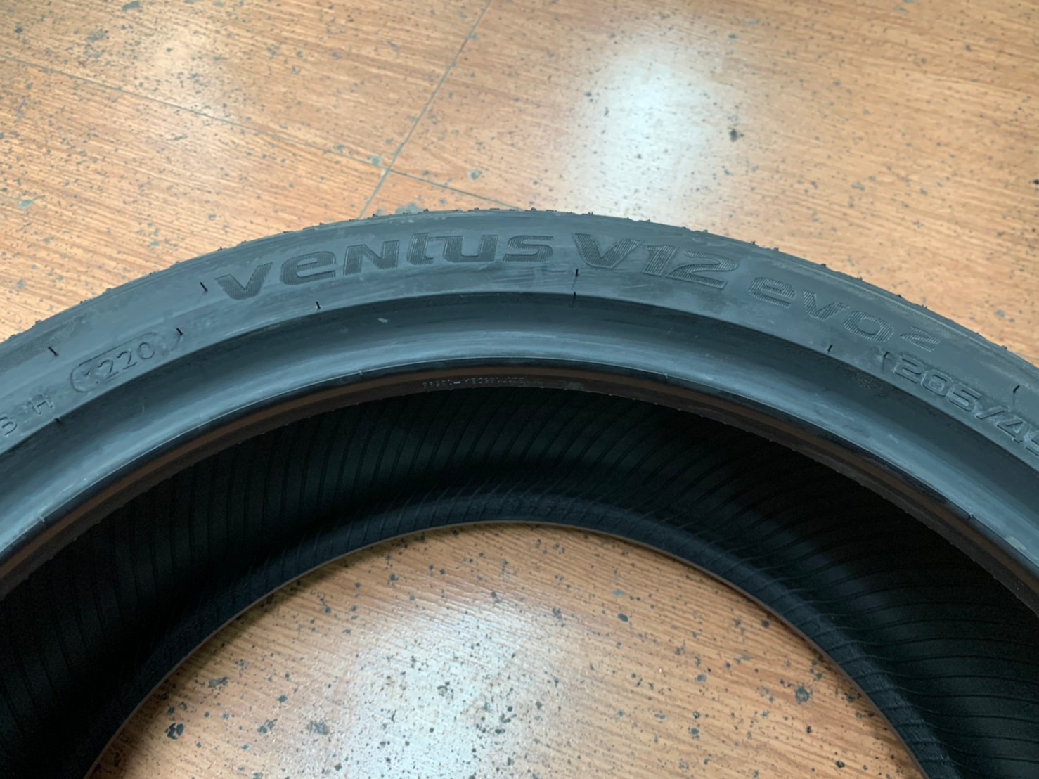 Hankook Ventus V12 205/45R17 ยางสปอร์ต นุ่มเงียบ