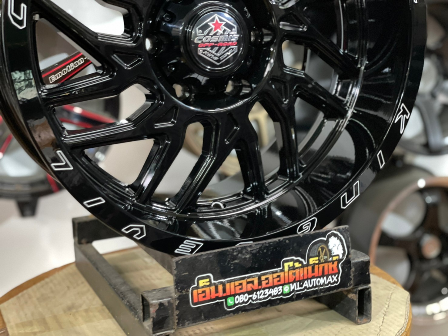 ล้อแม็กซ์ Cosmis รุ่นKing Devil ล้อขอบ18 กว้าง9.5 ออฟ-6 6รู139.7 สีดำมิลลิ่งตัวหนังสือ(ฺBLK/Milling Word)