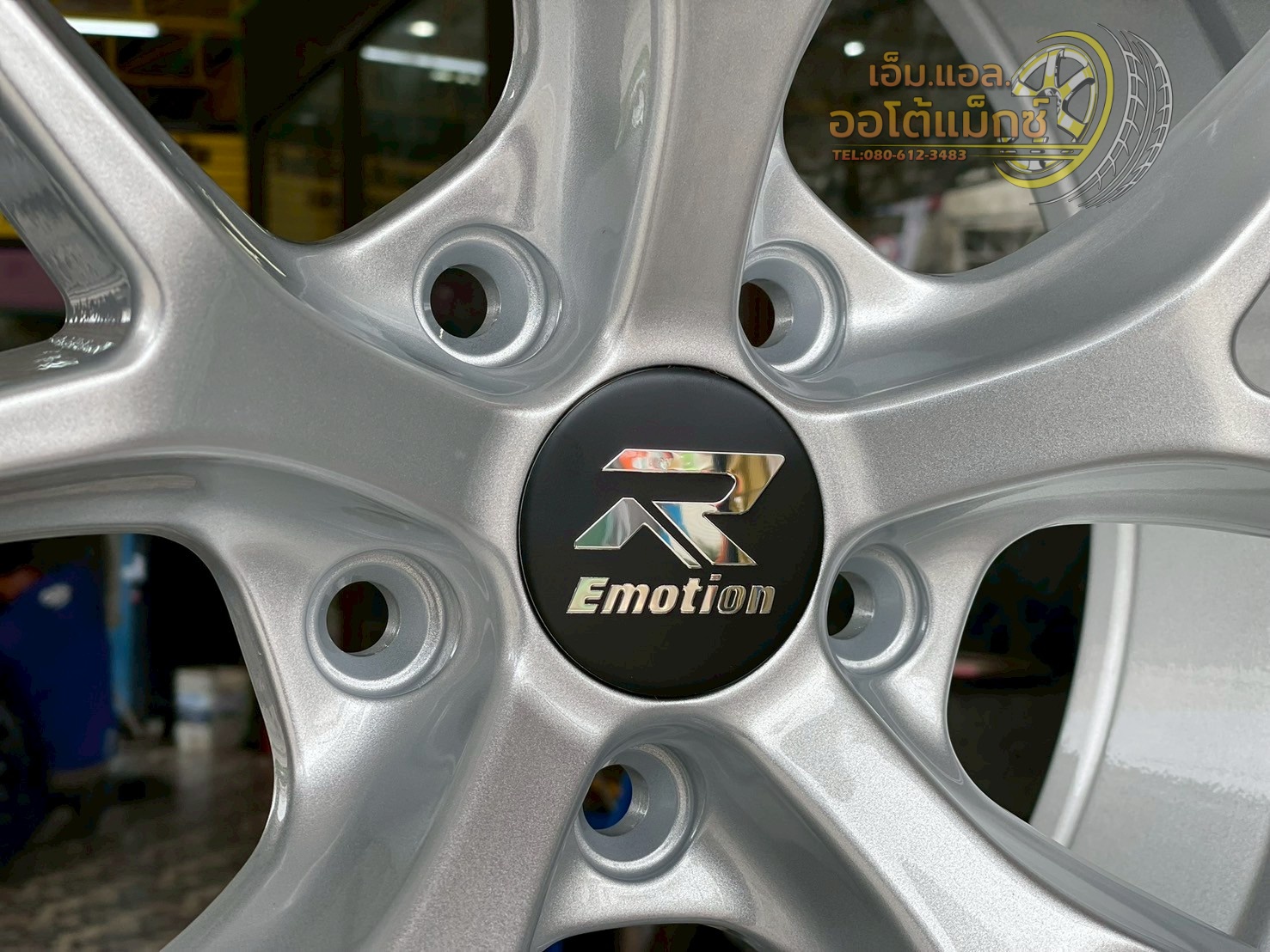 ล้อแม็กซ์ใหม่ Emotion R รุ่น FRE ขอบ 18x8 ET35 PCD 5x114.3 สีซิลเวอร์