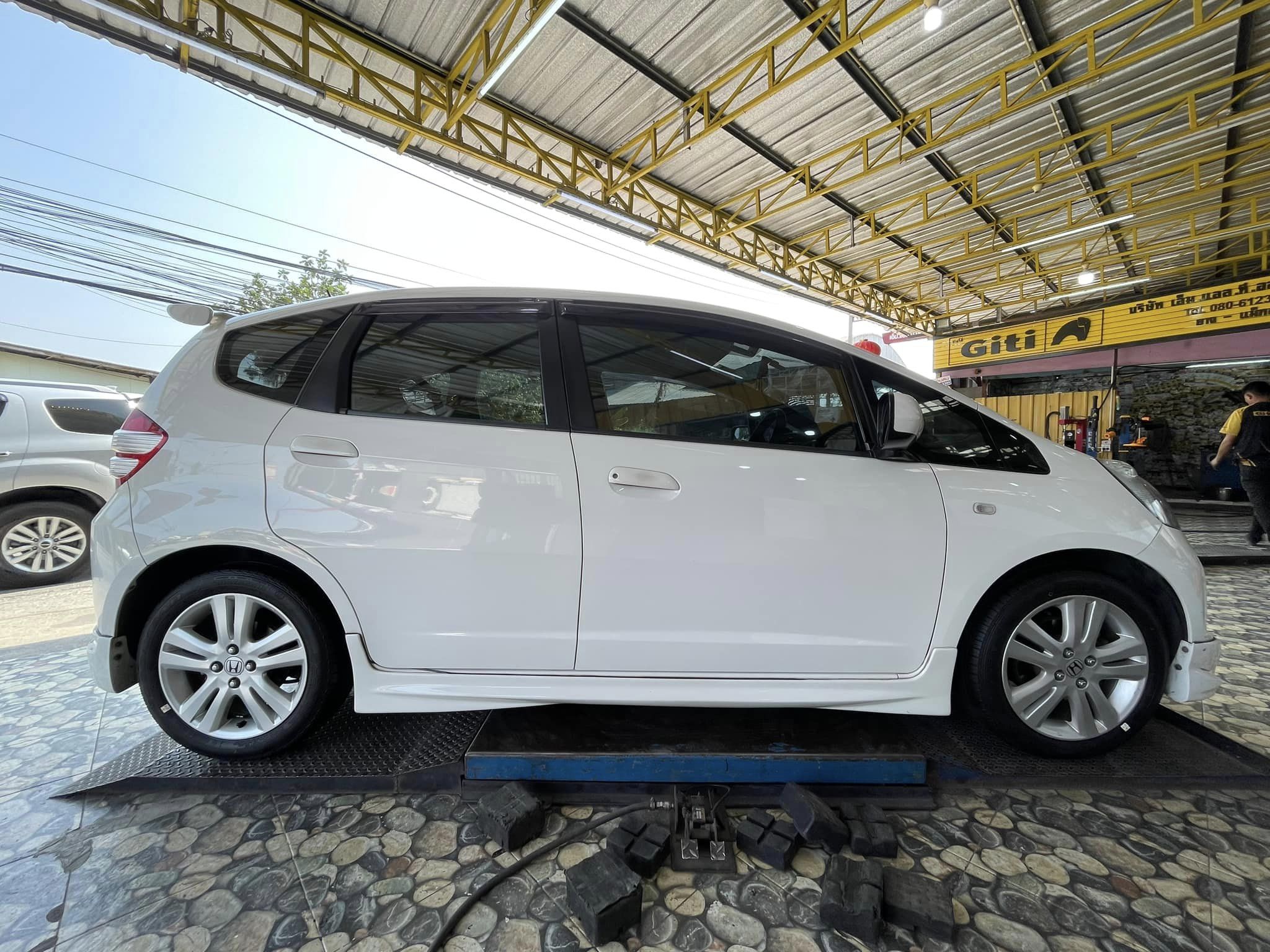 🚗 #HONDA_JAZZ เปลี่ยนยาง 🛞#GOODYEAR_EXCELLENCE_185/55R16