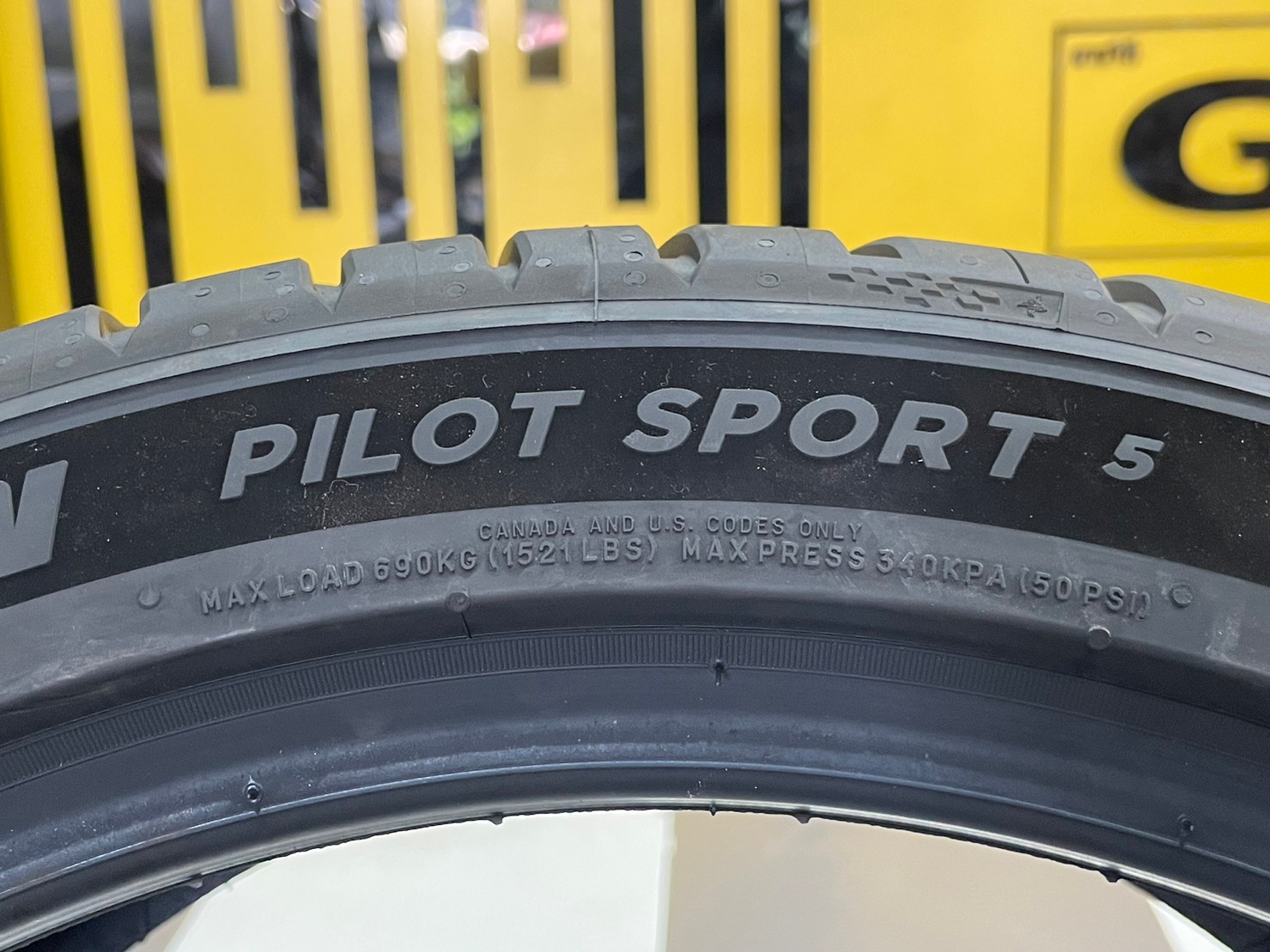 MICHELIN PILOT SPORT 5 235/40R18 ยางใหม่ปี2023