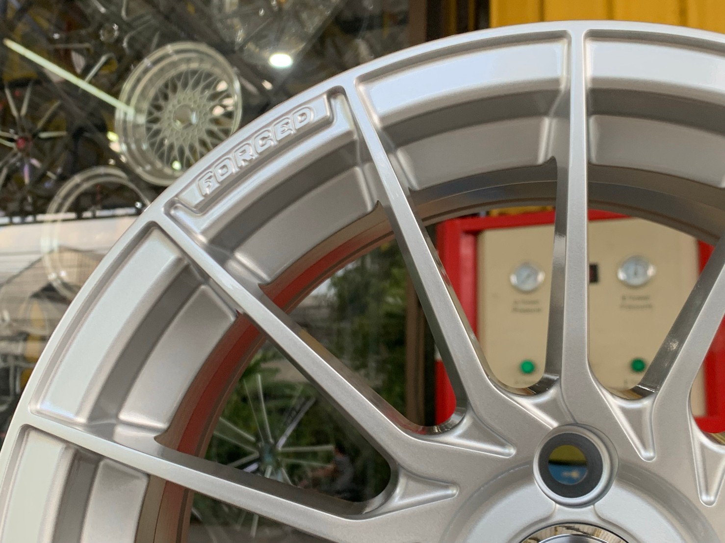 ล้อแม็กขอบ15 Model 355งานไทย SSW 4รู100 กว้าง7 ออฟ38 สีซิลเวอร์