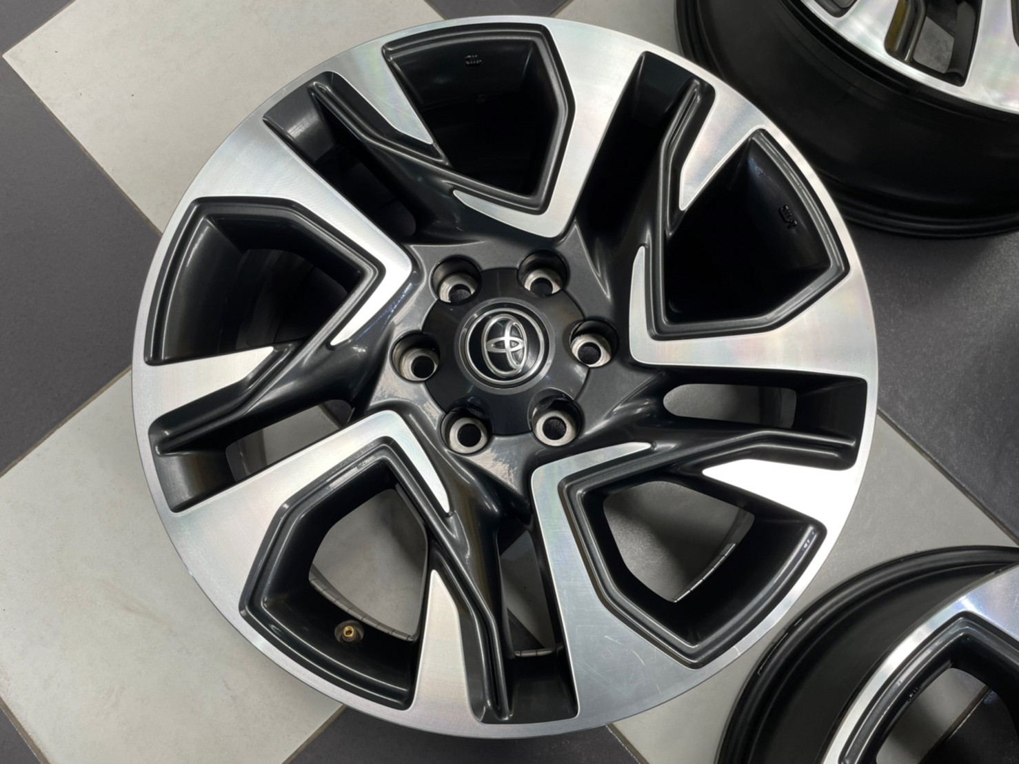 ล้อแม็กซ์ขอบ20 Toyota Fortuner Legender 6รู139 รุ่นใหม่ล่าสุด สภาพใหม่สวย