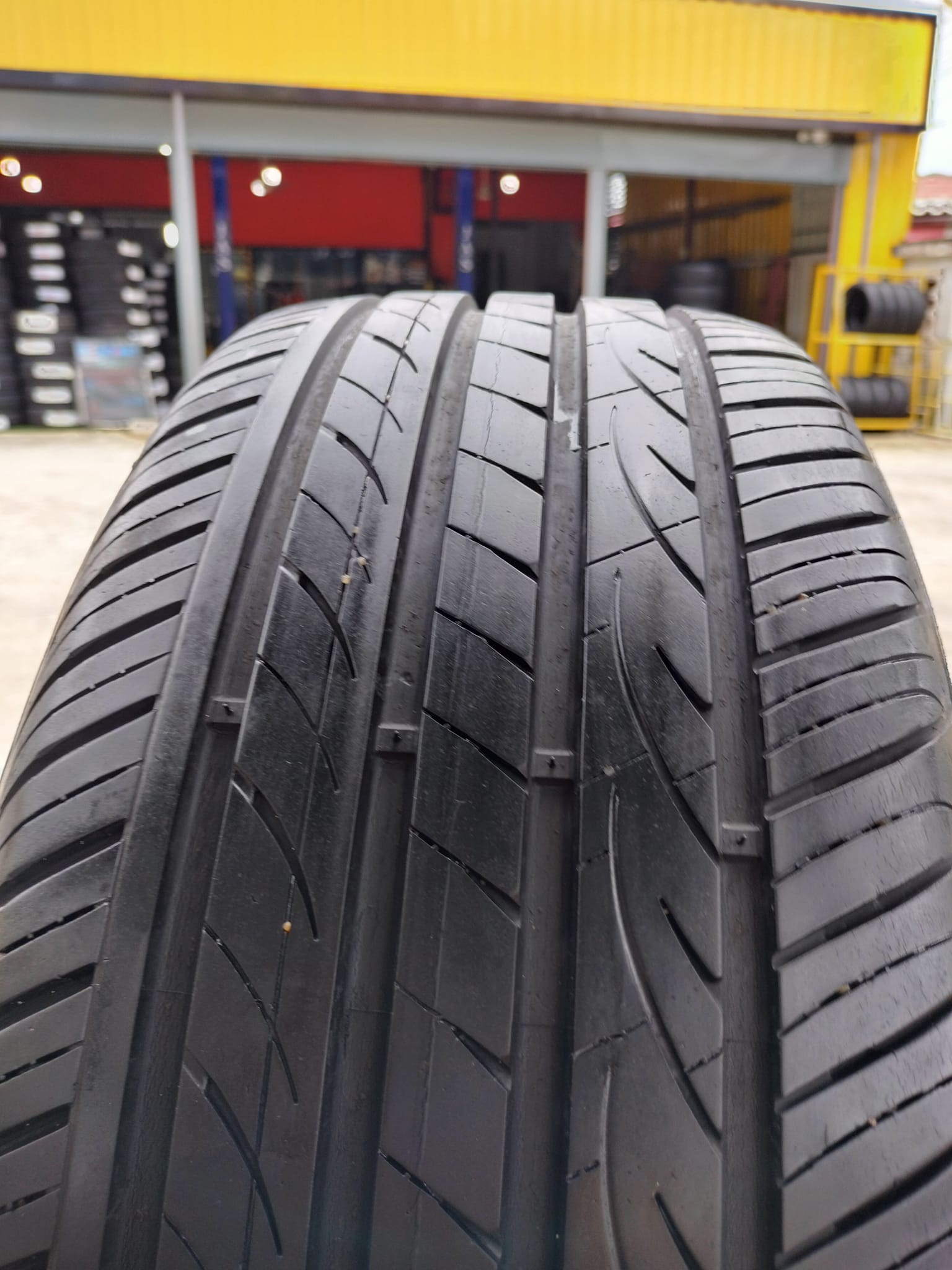 ยางมือ2 สภาพดี ขอบ16"ยี่ห้อ HANKOOK S1 215/55R16