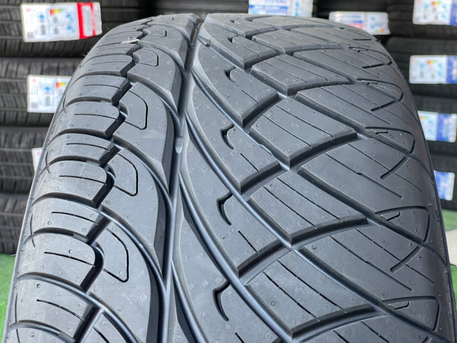 LEAO THUNDER100 255/50R18 ยางใหม่สปอร์ต ลายซิ่ง นุ่มหนึบ ยางใหม่ปี2022