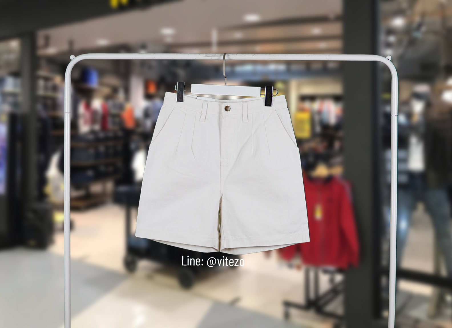 กางเกงยีนส์ขาสั้นเอวสูง แต่จีบหน้าให้ดูมีเอว สวยมาก ขากว้างใส่สบาย เก็บพุงอย่างเนียน สาว ๆ ใส่แล้วทรงสวย น่ารัก