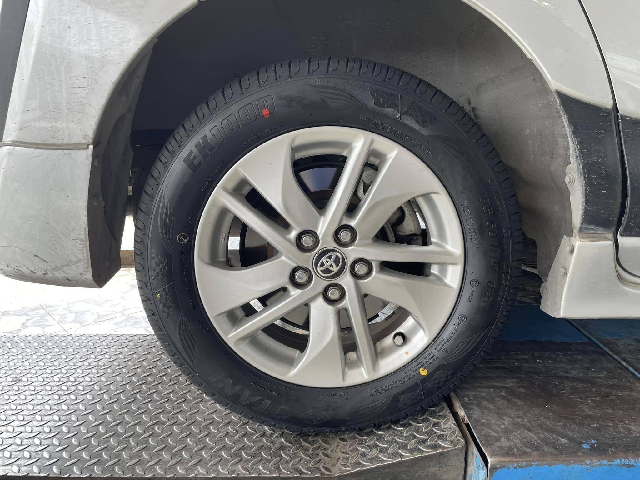 🚘 #TOYOTA_SIENTA🛞เปลี่ยนยาง #OTANI #EK1000 195/60R15