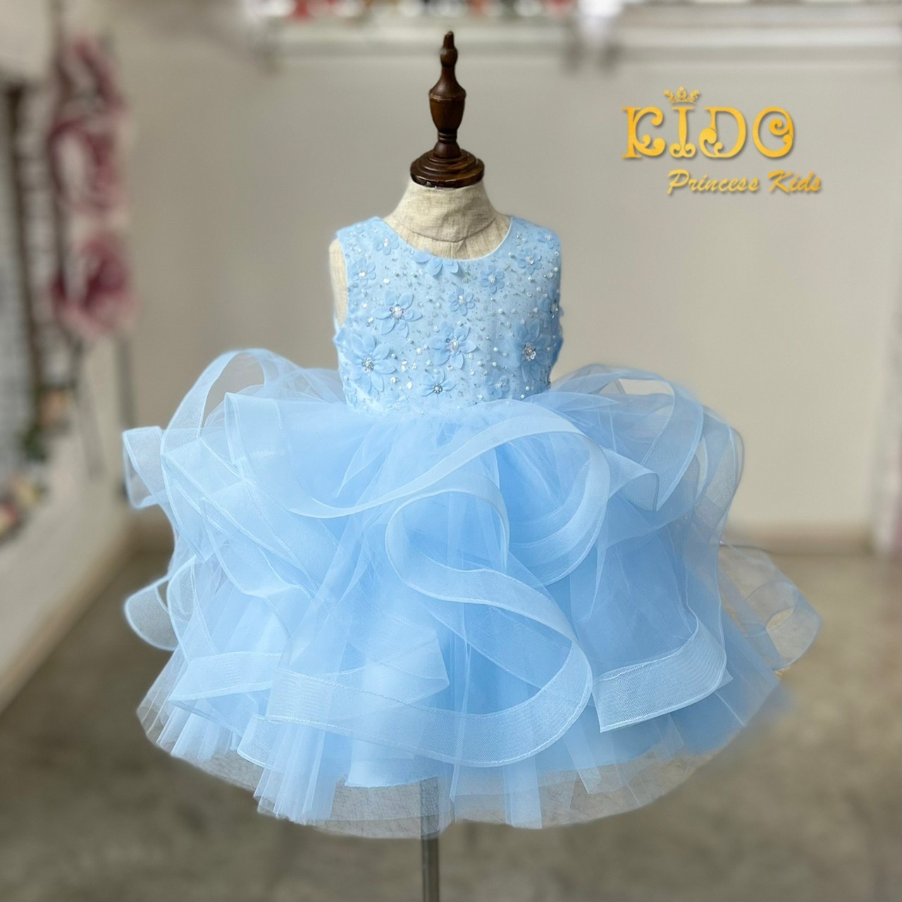 ชุดราตรีเด็ก(หน้าร้านอยู่รัชดา ลองได้ถ่ายรูปจากชุดจริง)A218สีชมพูเข้ม กระโปรงสั้นชั้นพอง อกปักดอกไม้สวยหวาน น่ารัก