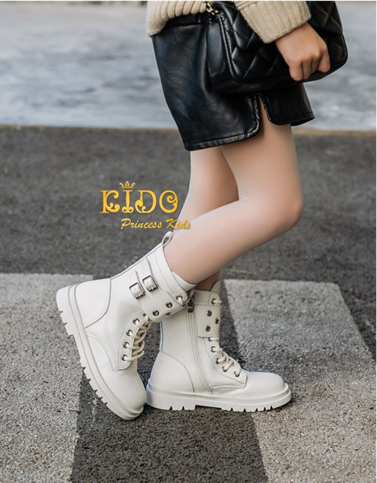 บูทเด็ก(หน้าร้านอยู่รัชดา ลองได้)H174 สีขาว ด้านหน้าคาดเข็มขัดข้อสั้น แบบเท่ๆ