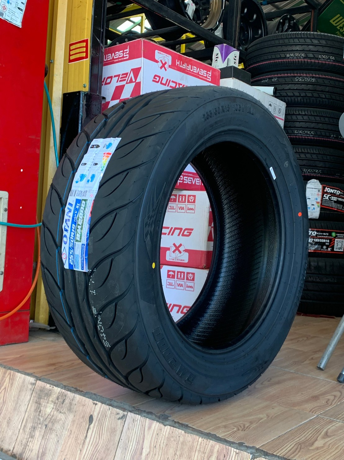 โดนใจสายซิ่ง ยางลายใหม่ นุ่มหนึบ OTANI BM2000 255/50R18 ราคาพิเศษพร้อมติดตั้งฟรี สนใจสอบถามเพิ่มเติมได้ค่ะ