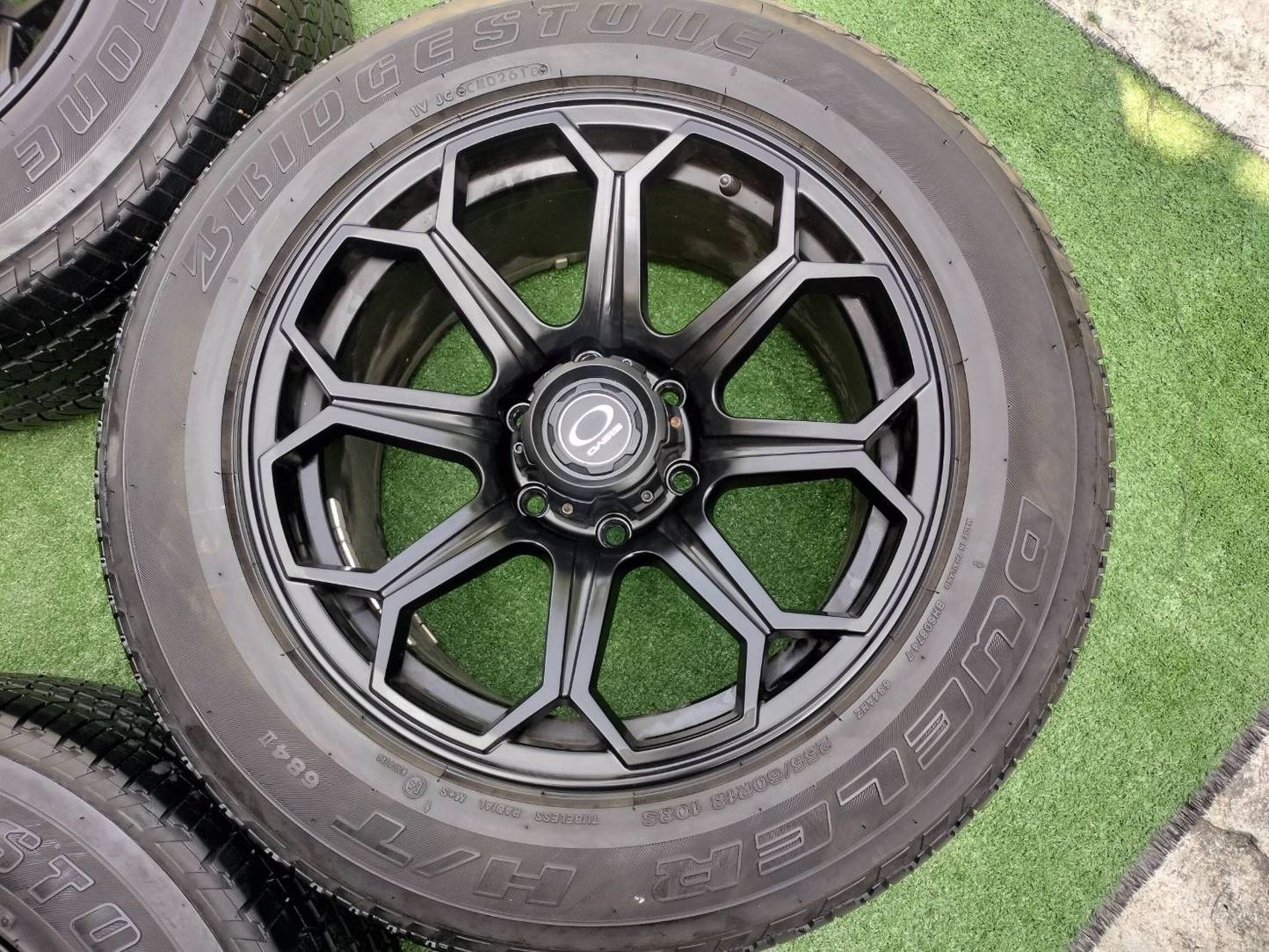 ล้อแม็กซ์OASIS-PLAY 18x9 6x139.7 ET+15 พร้อมยาง Bridgestone 255/60R18 ล้อแม็กซ์สภาพสวย