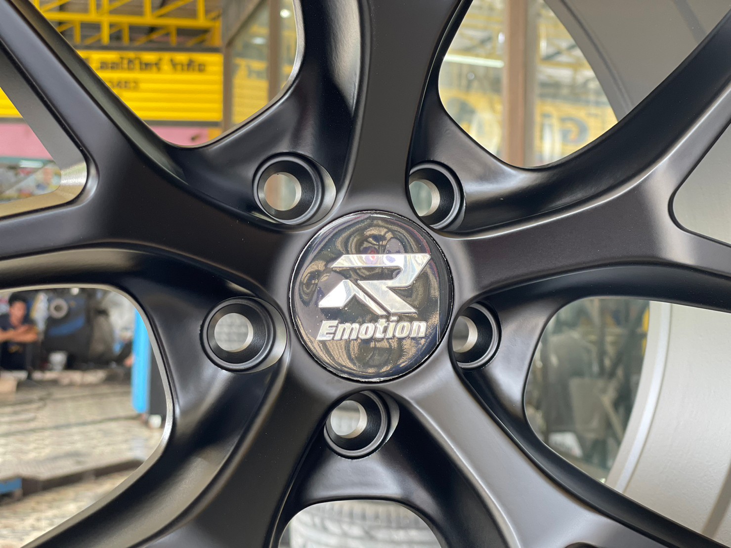 ล้อแม็ก EmotionR รุ่น FRE ขอบ 18x8 ET35 PCD 5x100 สีดำ