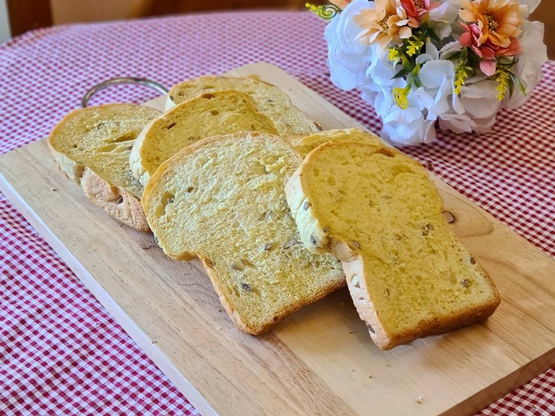 ขนมปังโฮมเมดจากแดรี่โฮม Home Made Bakery ขนมปังทานตะวันคำฝอย 1ปอนด์
