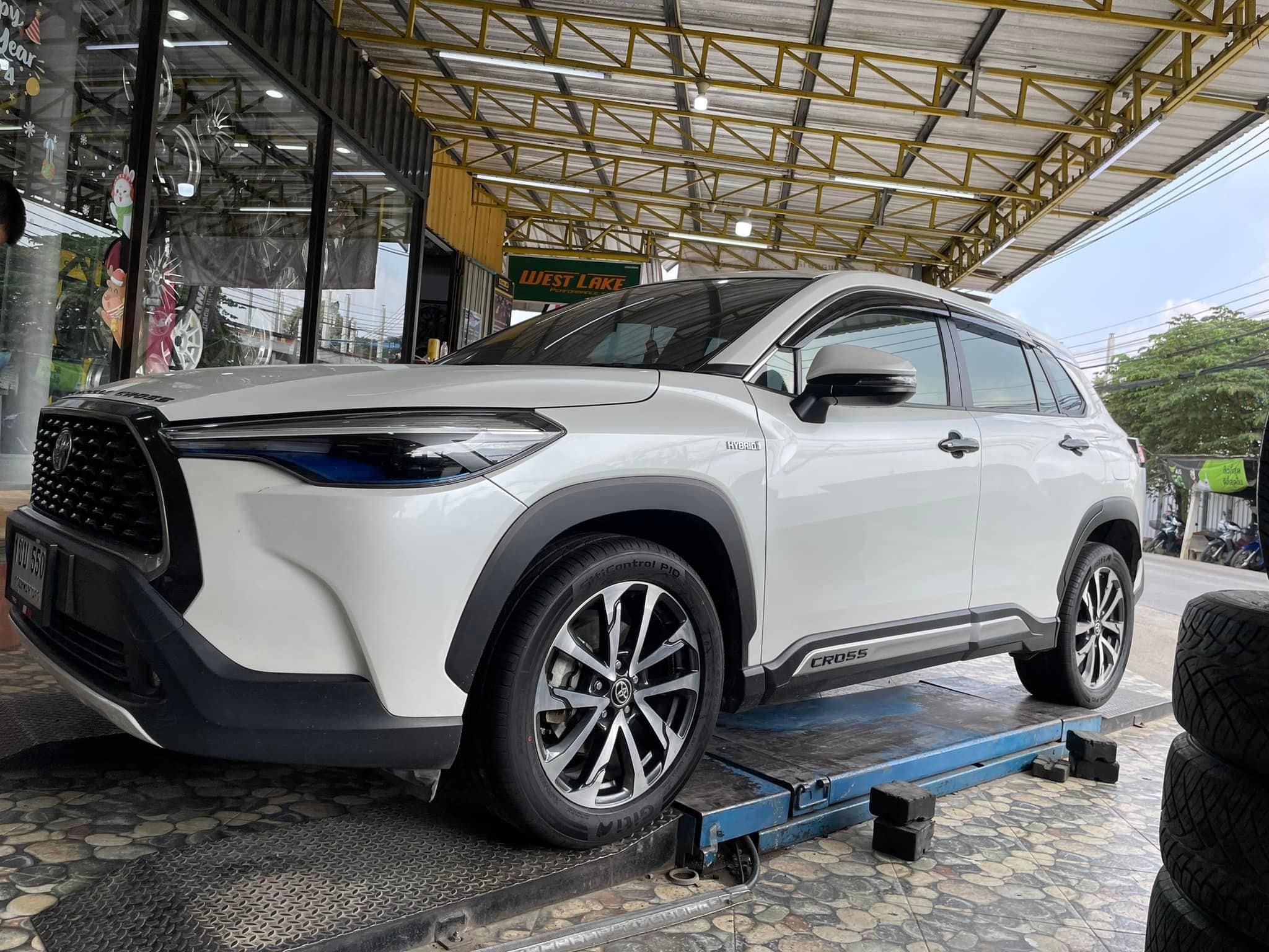 Toyota_Cross เปลี่ยนยาง Giti Control P10 235/50R18 ยางใหม่ปี2024