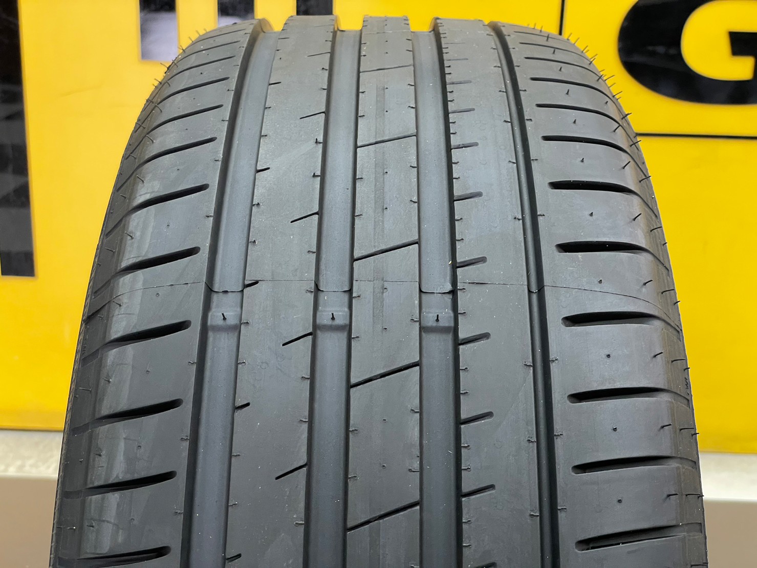 Apollo 245/50R18 Aspire4G ยางใหม่ปี2023