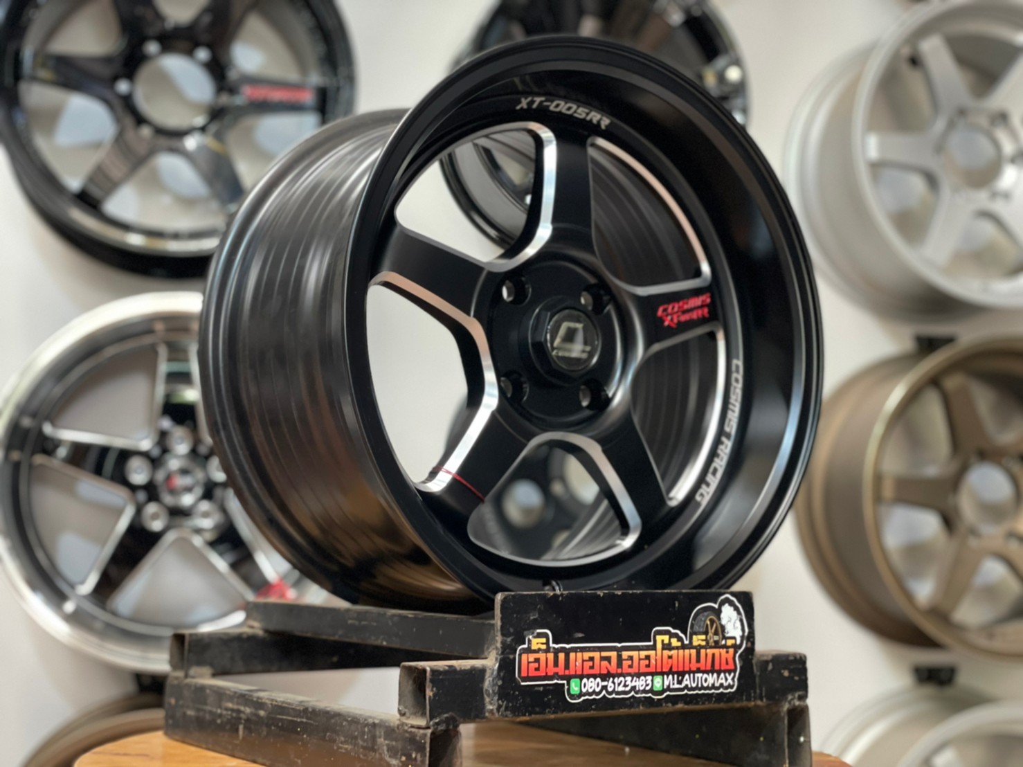 ล้อแม็กซ์ใหม่COSMIS XT005RR ขอบ15กว้าง8 4รู100 ออฟ25 สีดำCNC ข้างก้าน ตัวหนังสือก้านสีแดงCUSTOM