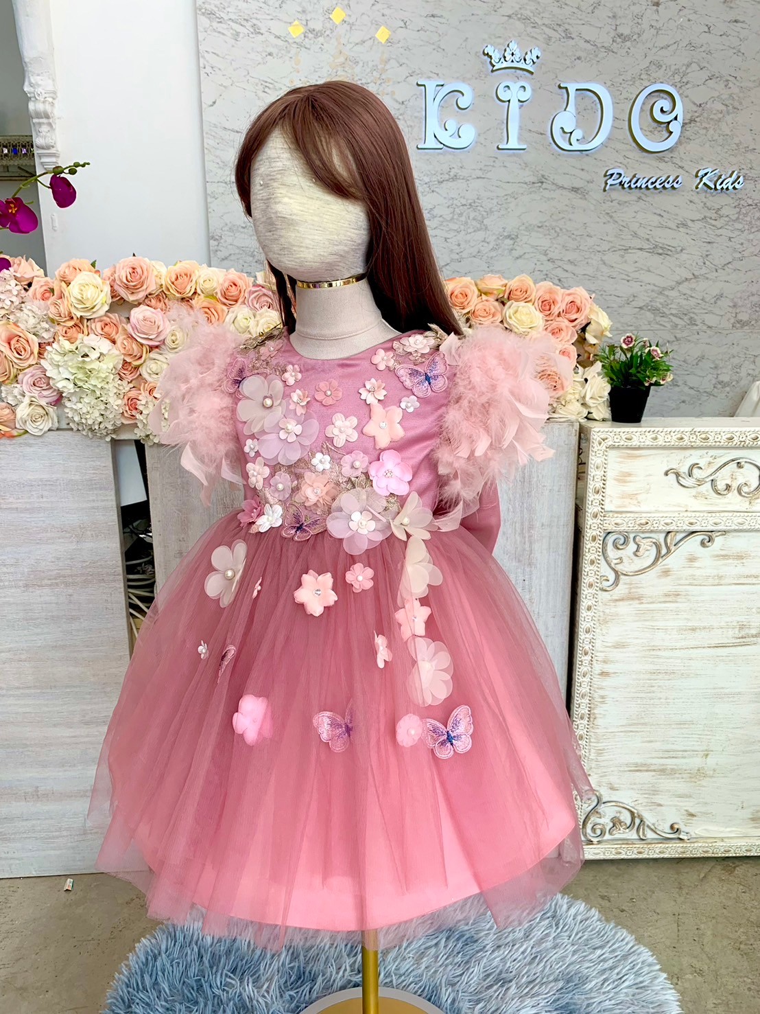 ชุดราตรีเด็ก(หน้าร้านอยู่รัชดา ลองได้ถ่ายรูปจากชุดจริง)W18922 สีชมพู กระโปรงสั้นฟูๆ แขนตั้งฟูๆ น่ารักมากค่ะ