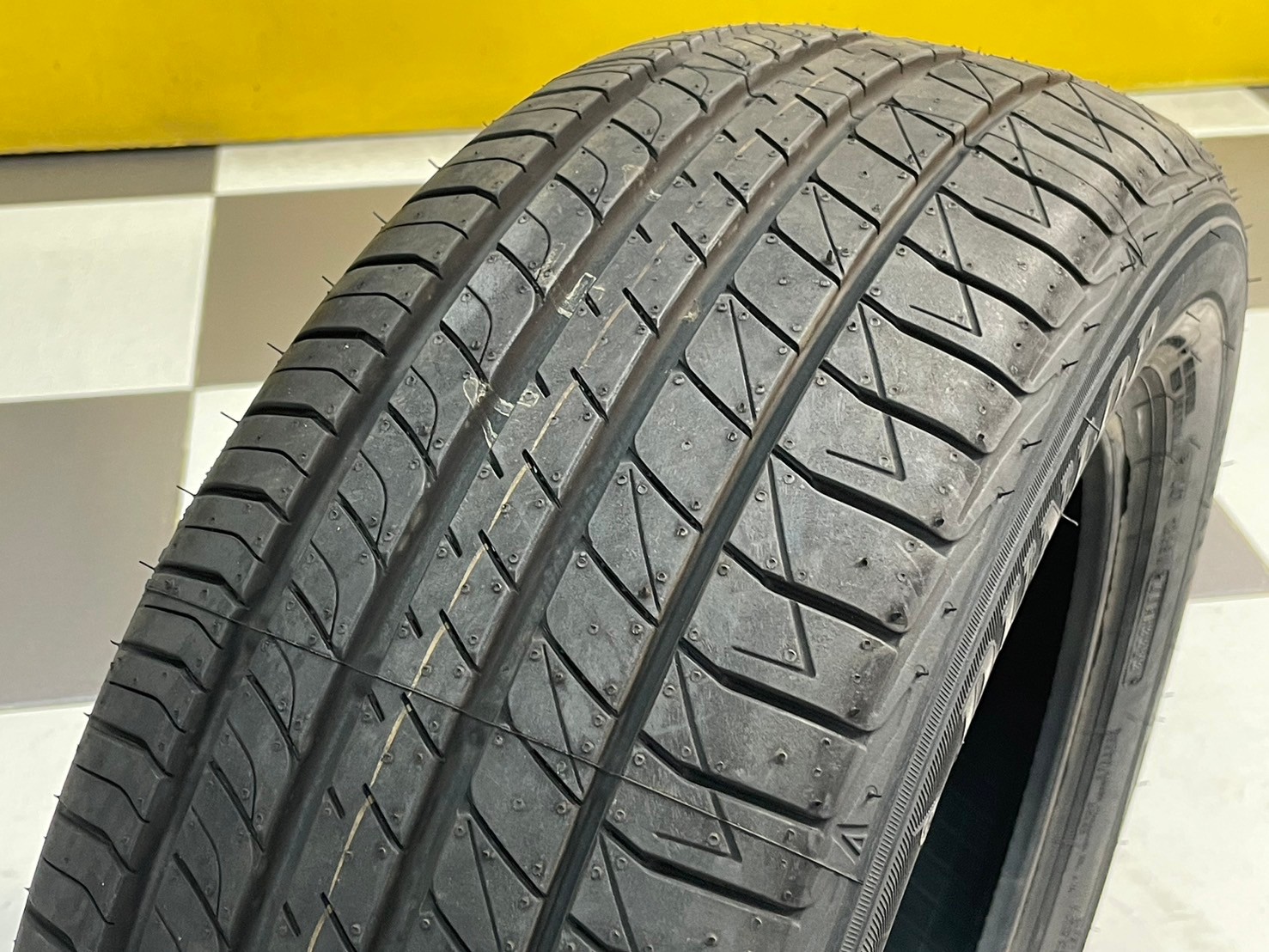 DUNLOP SP SPORT LM705 195/55R15 ยางใหม่ปี2024